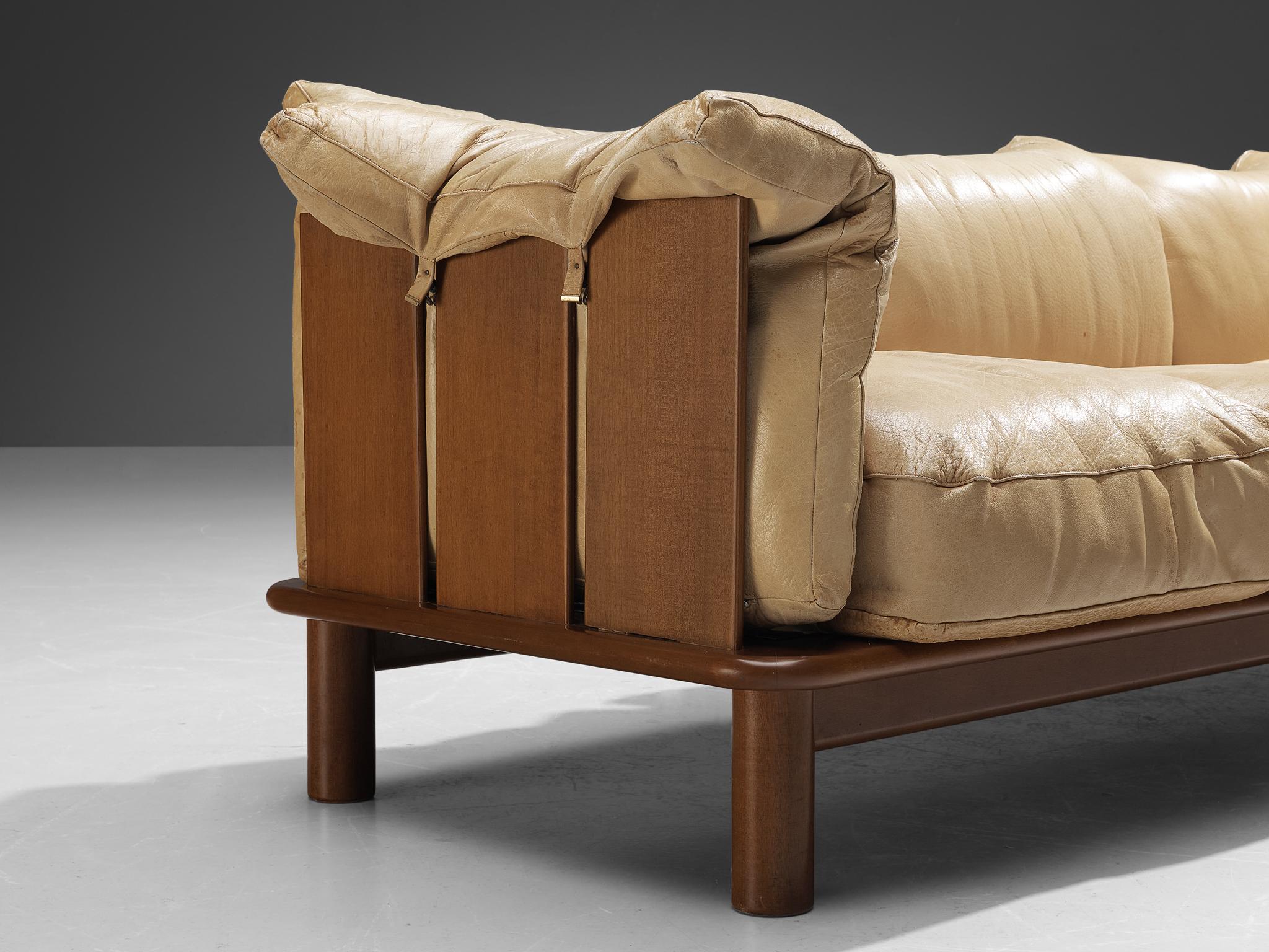 De Pas, D’Urbino & Lomazzi for Poltronova 'PITTI' Sofa in Beige Leather In Good Condition In Waalwijk, NL