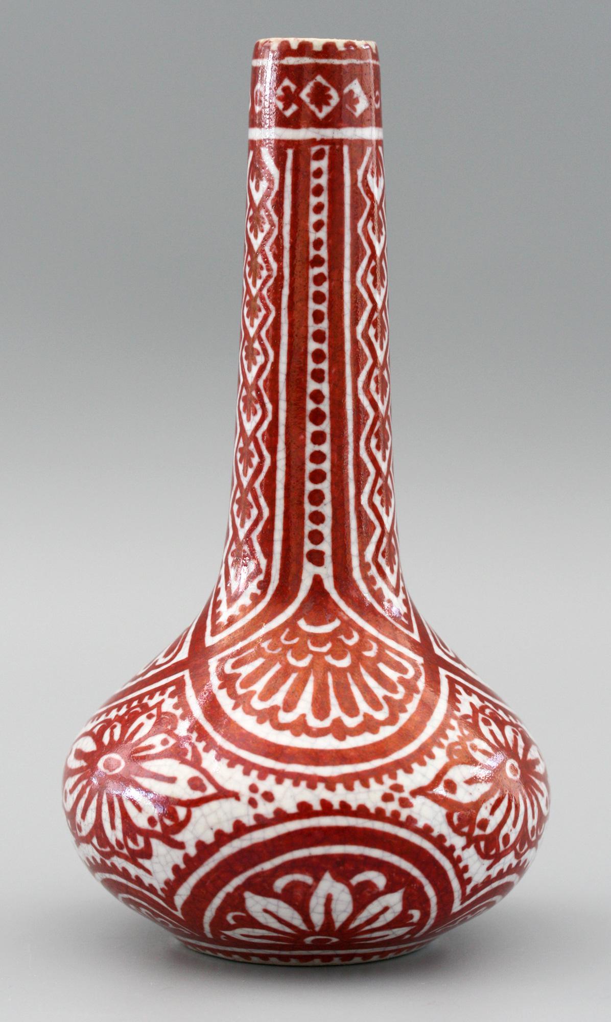 A stunning vintage Dutch delft art pottery vase decorated in red on a craquele ground by the renowned pottery De Porcelyne Fles and dating from circa 1947. The bottle shaped vase has a rounded onion shaped base with a narrow rounded foot rim and