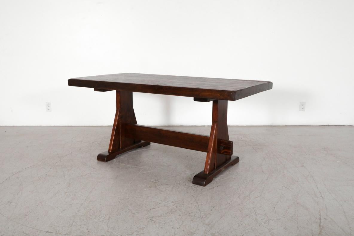 De Puydt Schwerer brutalistischer Eichenholz- Trestle-Tisch oder Schreibtisch aus dunkel gebeizter Eiche (Brutalismus) im Angebot