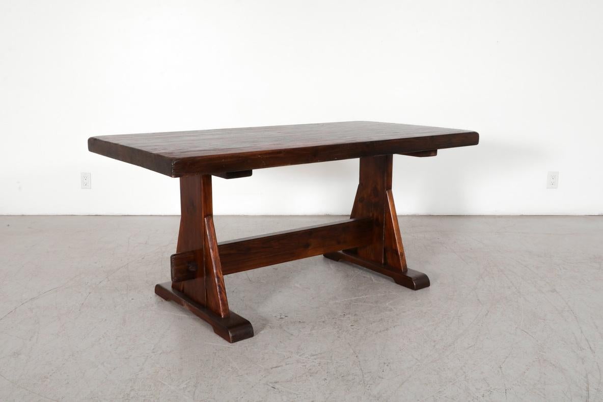 De Puydt Schwerer brutalistischer Eichenholz- Trestle-Tisch oder Schreibtisch aus dunkel gebeizter Eiche im Zustand „Gut“ im Angebot in Los Angeles, CA