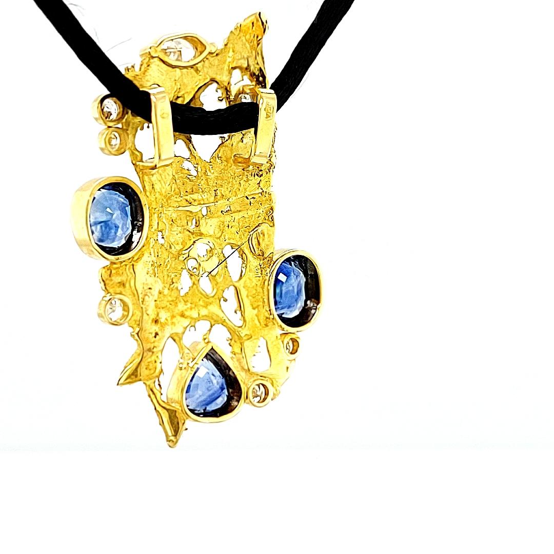 De Saedeleer 18 Karat Gold Pendant 6.08 Ceylon Sapphires and 0.89 Diamonds For Sale 3