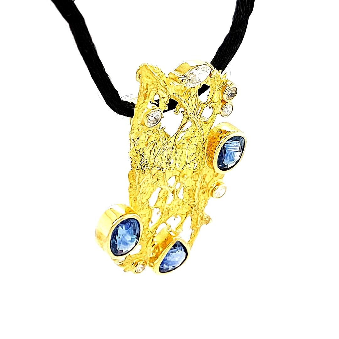 18 kt yellow golden pendant with natural ceylon sapphires and diamonds by Jean Pierre DE SAEDELEER completely handcrafted on special order.

Diamonds: brilliant and marquise cut diamonds (together ca. 0.89 Cts)

Sapphires: Ceylon sapphires, together