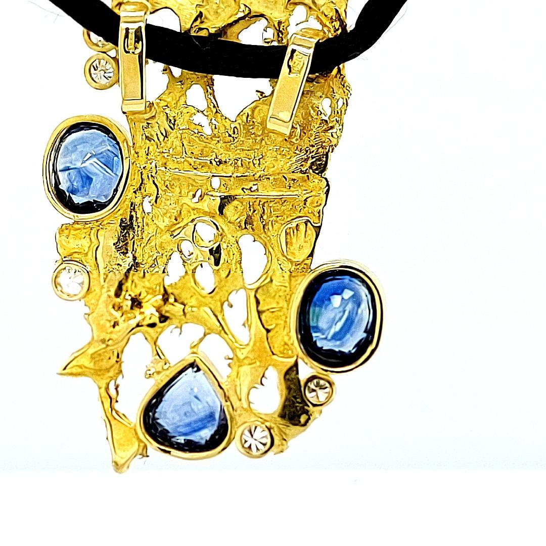 Oval Cut De Saedeleer 18 Karat Gold Pendant 6.08 Ceylon Sapphires and 0.89 Diamonds For Sale