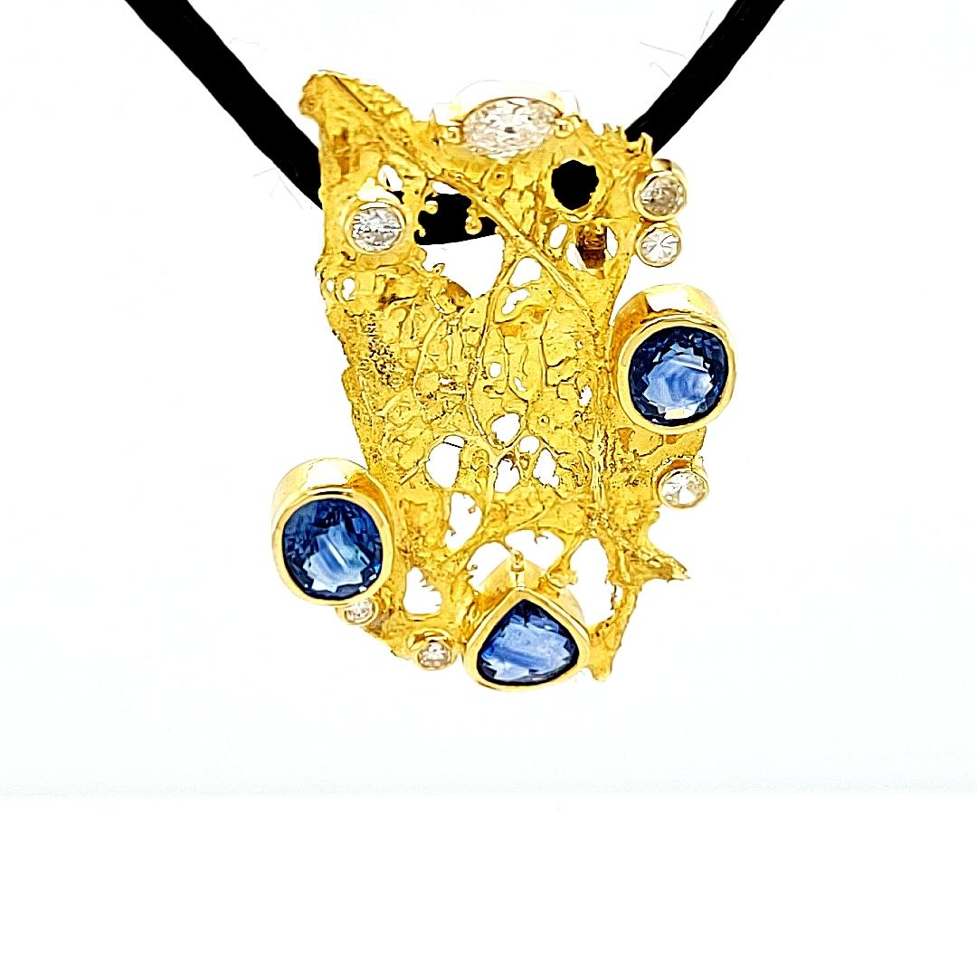 De Saedeleer 18 Karat Gold Pendant 6.08 Ceylon Sapphires and 0.89 Diamonds For Sale 1