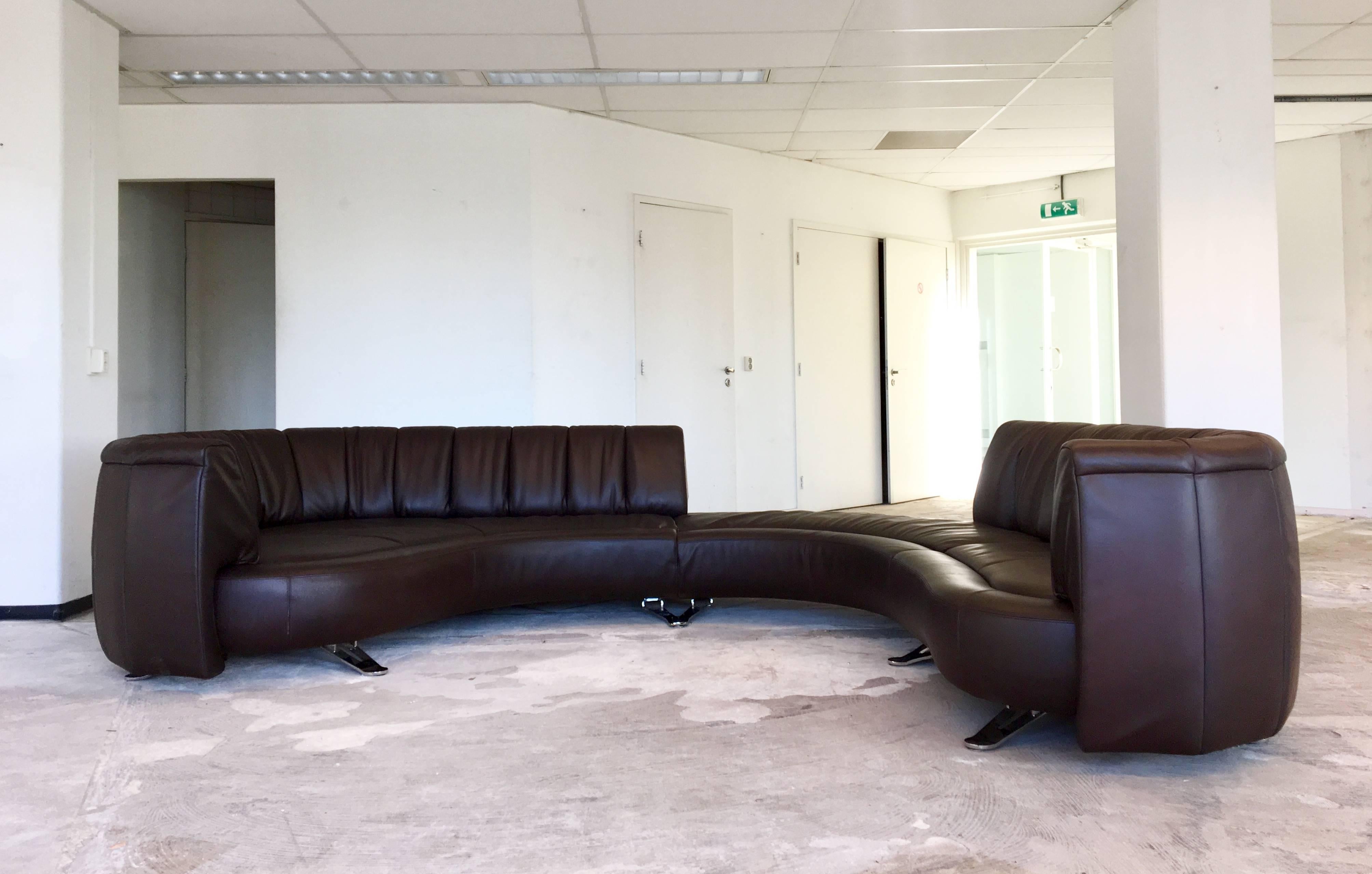 De Sede, Brown Leather Landscaped Sofa, Modell DS-1064 von Hugo de Ruiter, 2008 (Moderne) im Angebot