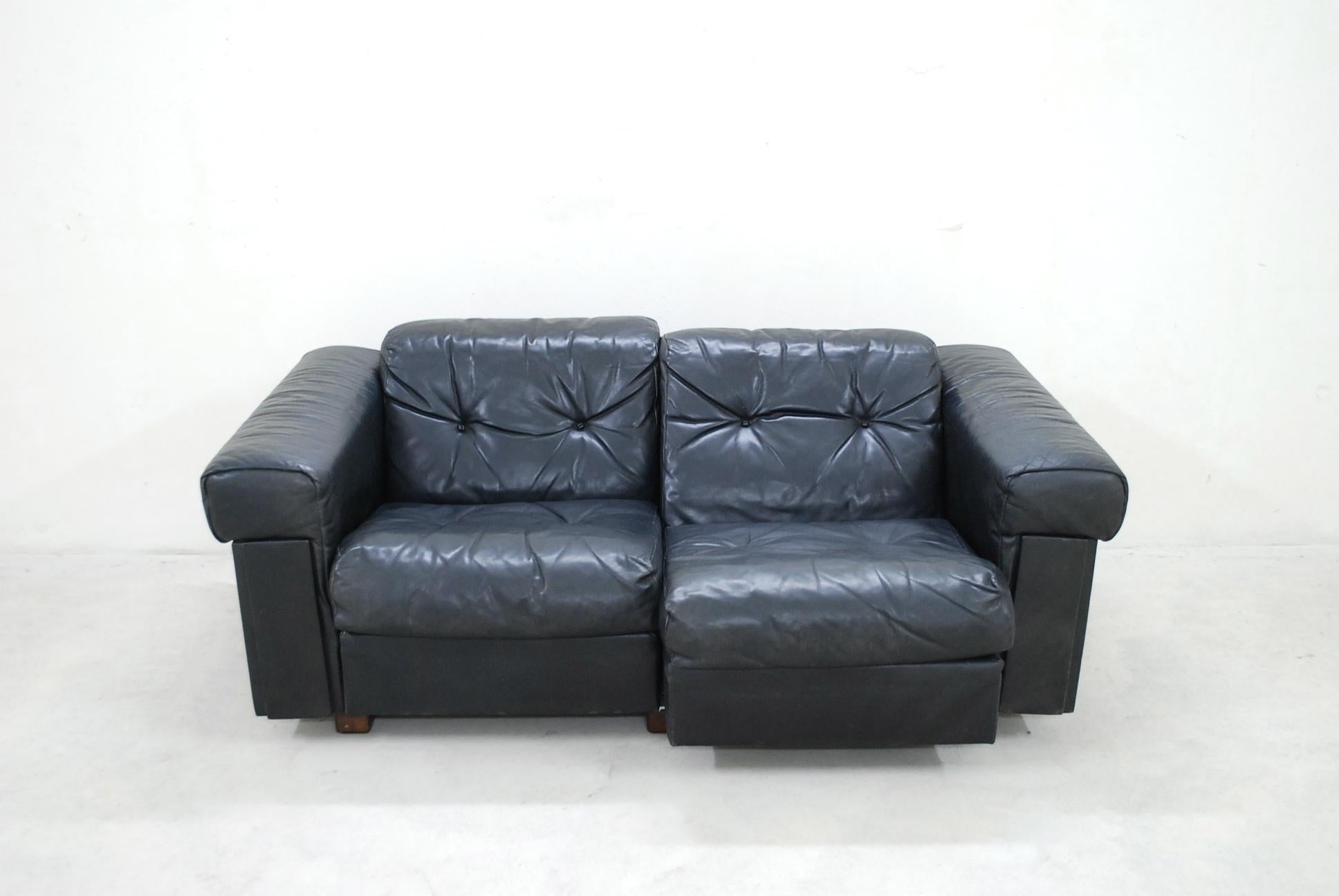 De Sede 2-Seat Sofa Black Leather Sofa, 1970 In Good Condition For Sale In Munich, Bavaria