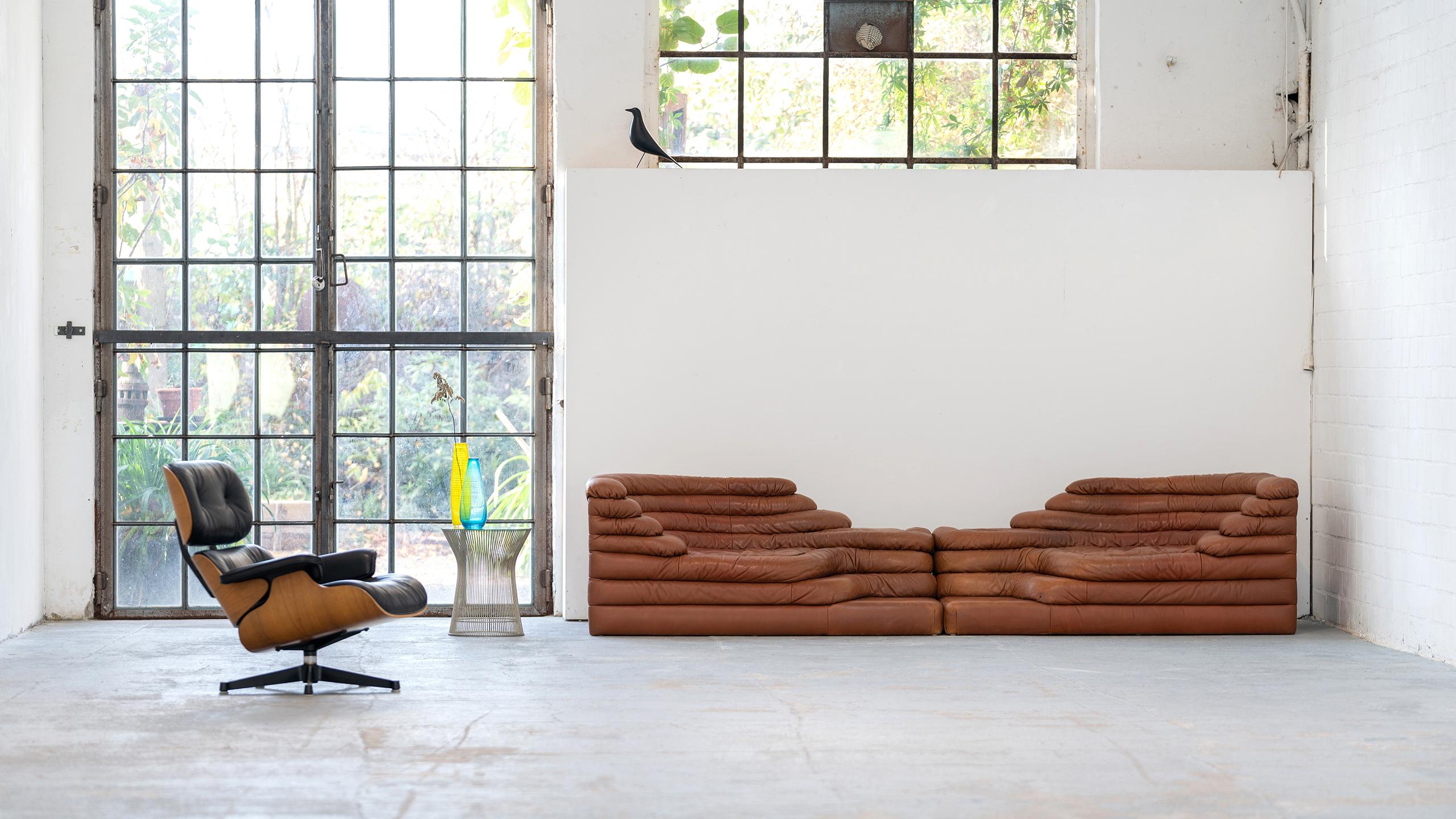 2x De Sede Terrazza sofas, model DS 1025 in leather.
Designed in 1972 by Ubald Klug & Ueli Berger for De Sede, Switzerland.

Sophisticated design sofa elements form the perfect basis for implementing your own interior design and furnishing