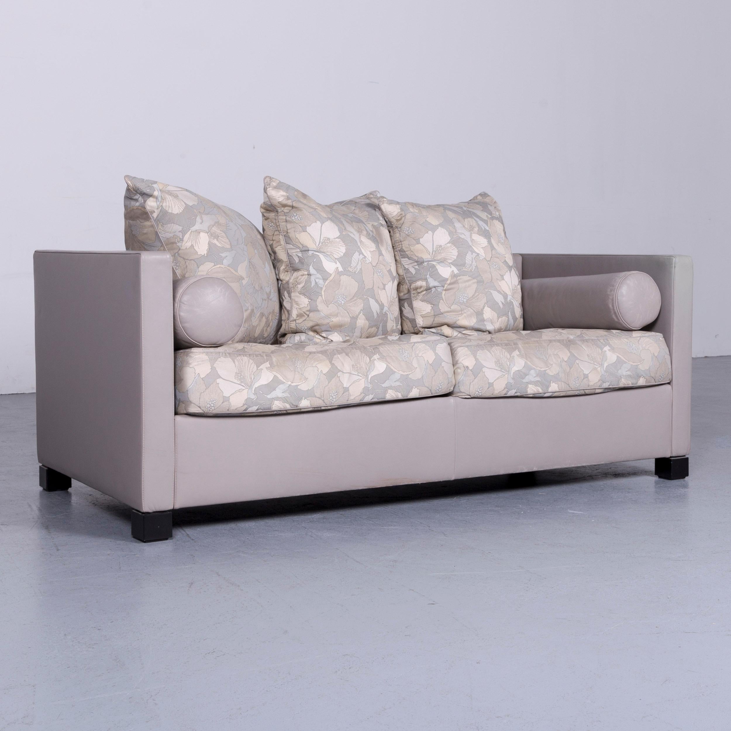 We bring to you an De Sede 3000 Edition designer leather fabric sofa grey two-seat couch.