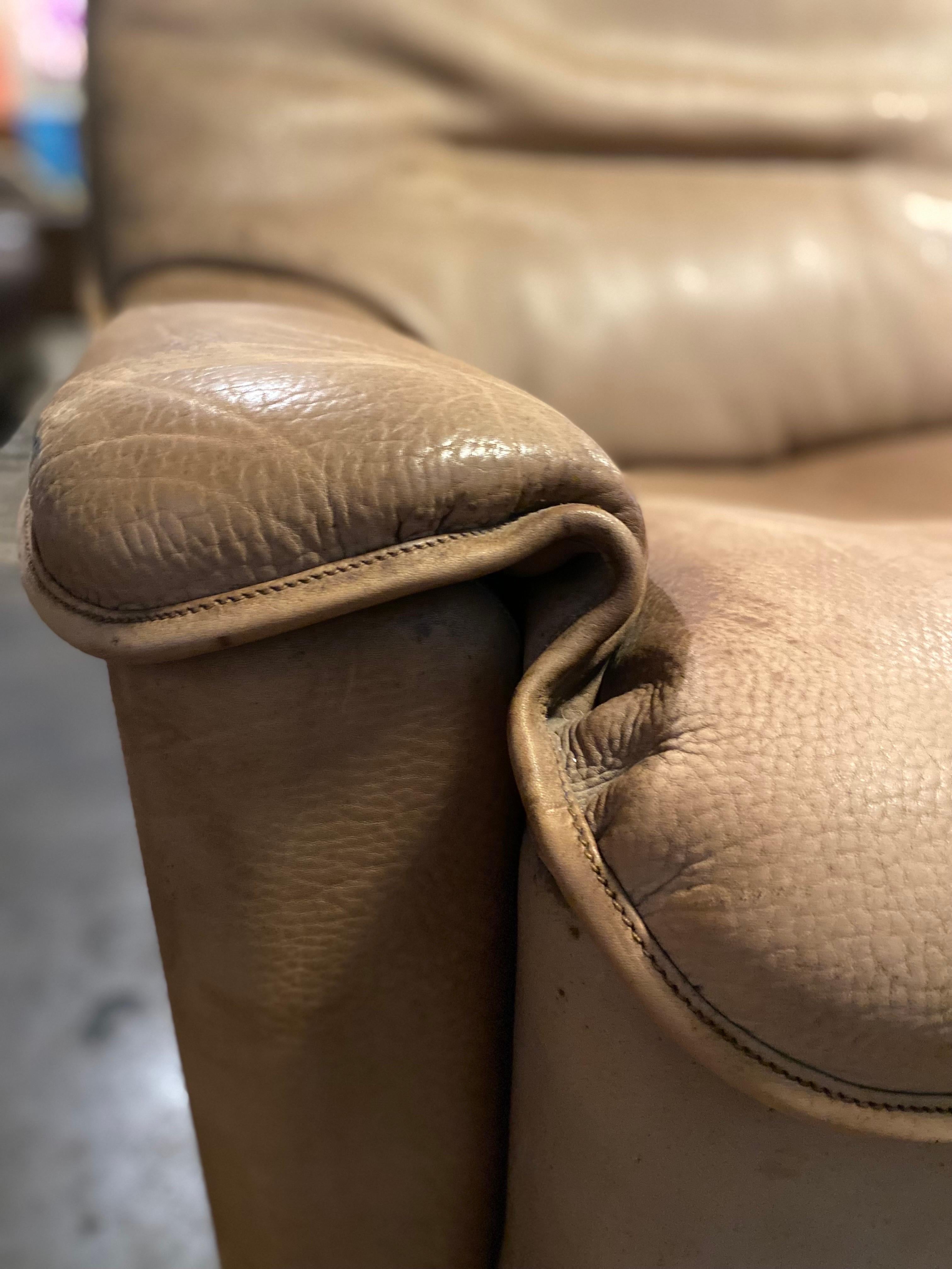 De Sede-63 Two-Seater Buffalo Leather, Switzerland, 1970s In Good Condition For Sale In San Antonio, TX