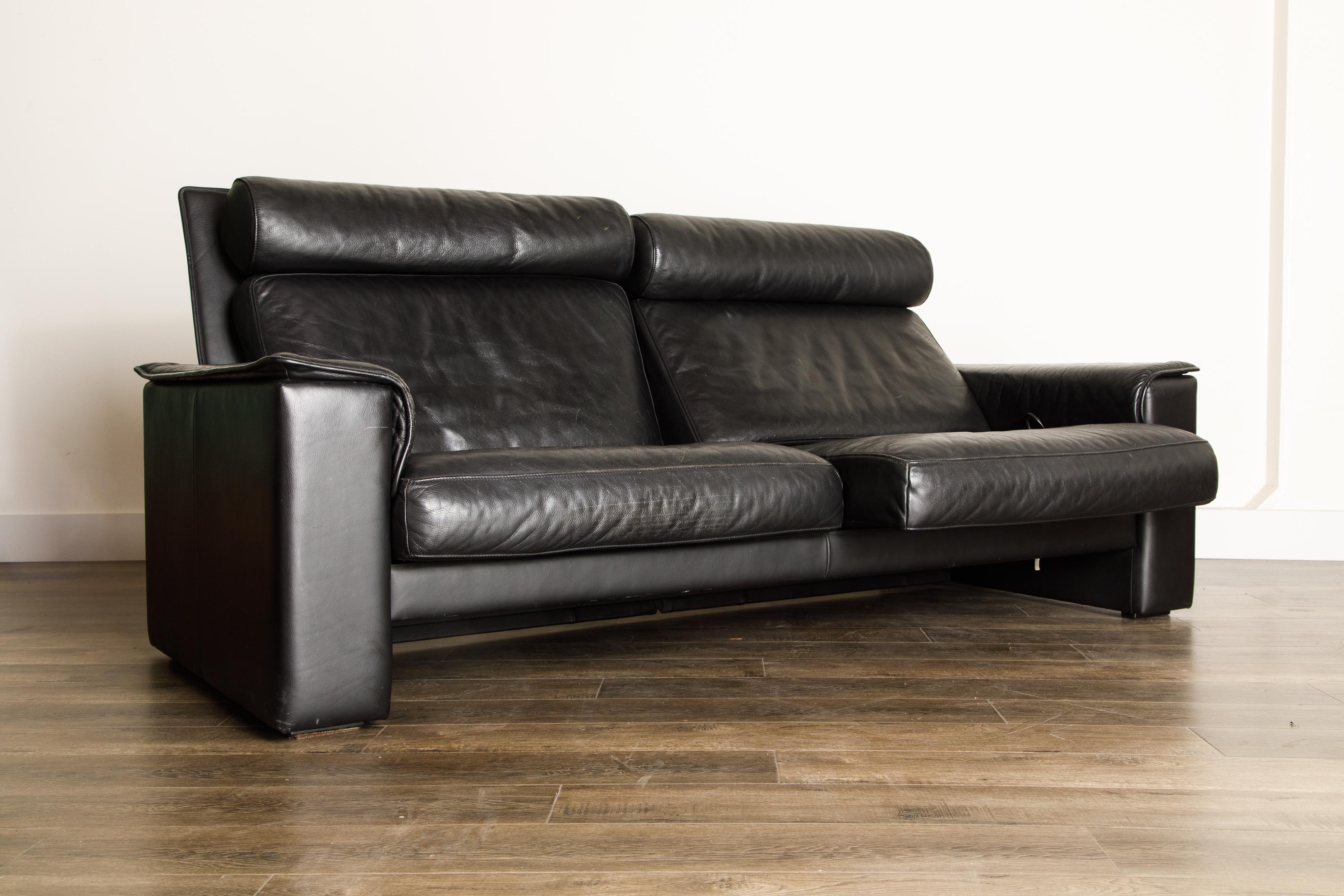 De Sede Aged Black Leather Recliner Loveseat Sofa, 1970s Switzerland, Signed 1