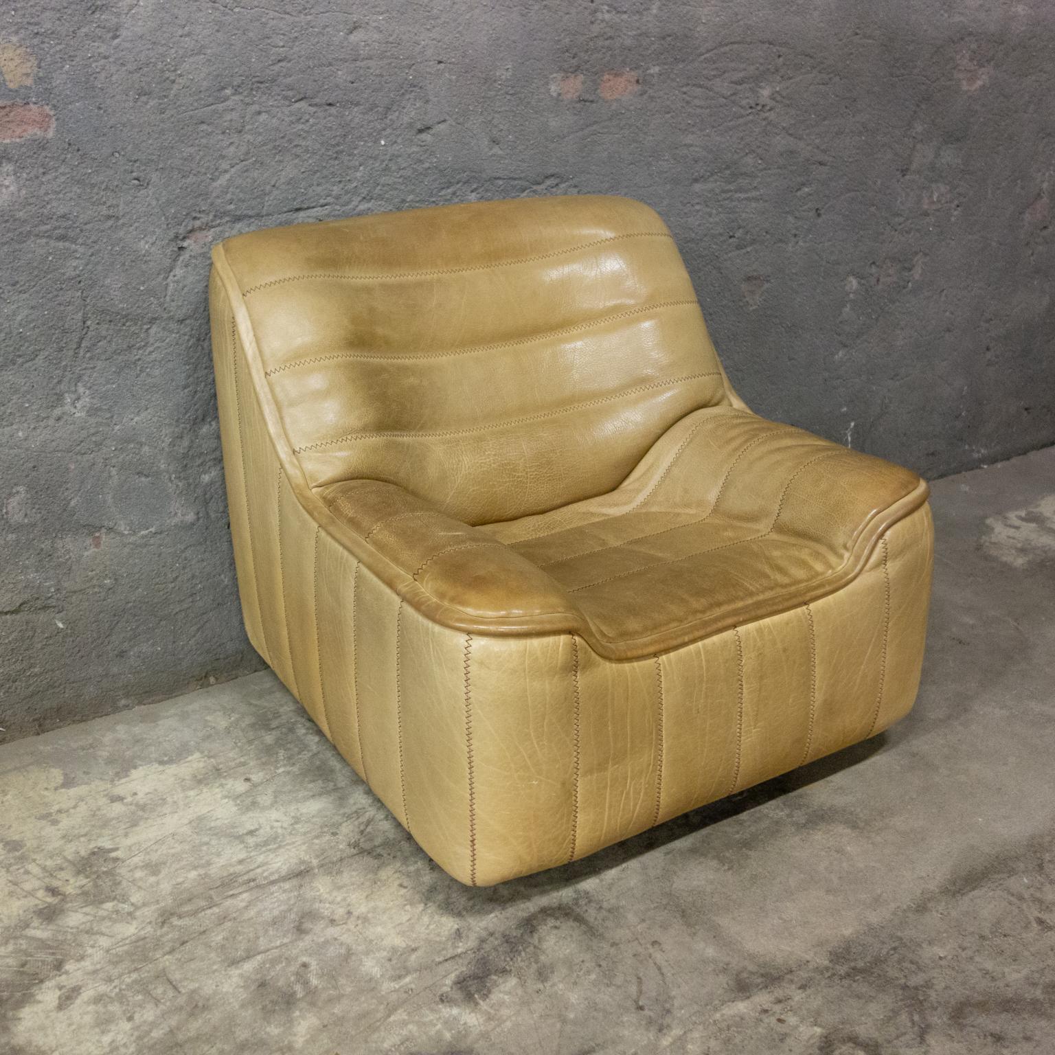 De Sede is made to last. This armchair is in very good condition. The leather is all good and has a great patina. It's model DS84, this model gives you a great support in your lower back.
 
