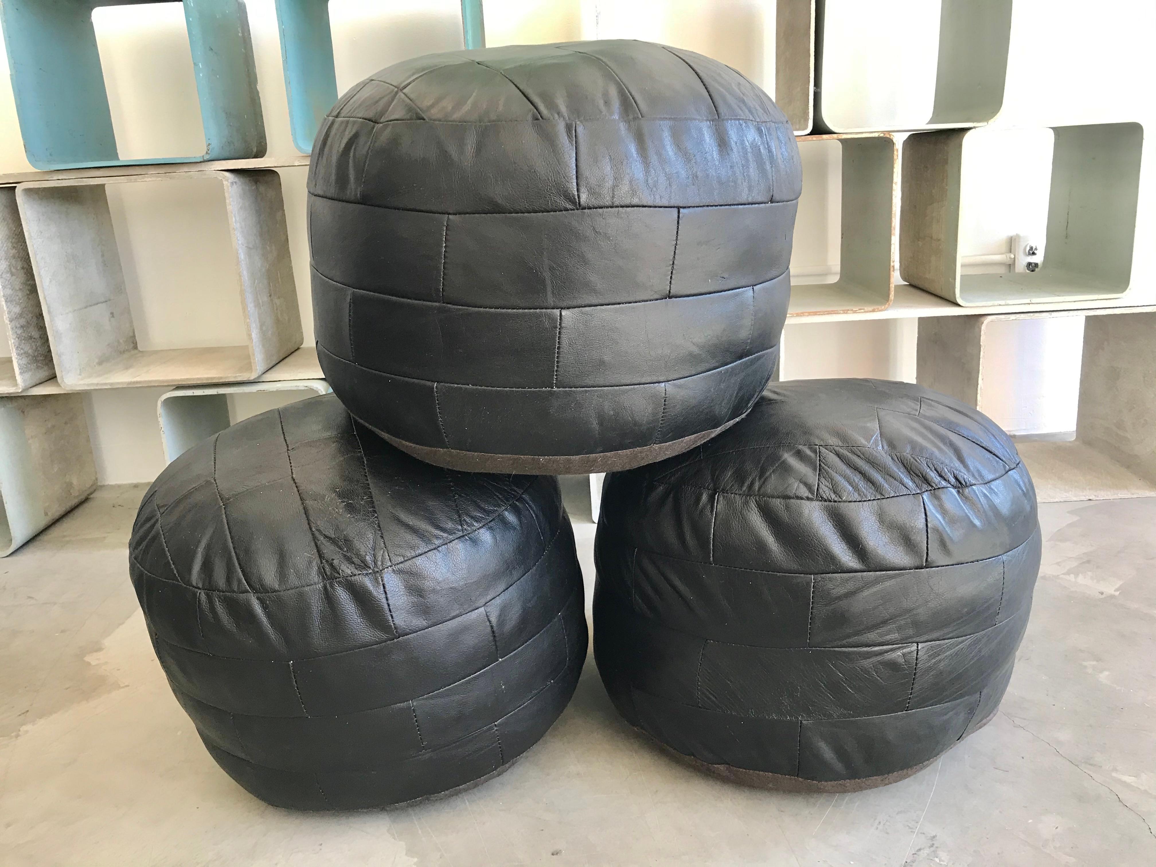 Great patchwork leather ottomans by De Sede with black leather strips. Great coloring and patina to leather. Very good condition. Great accent piece.

Four available in various degrees of patina. Priced individually.







 