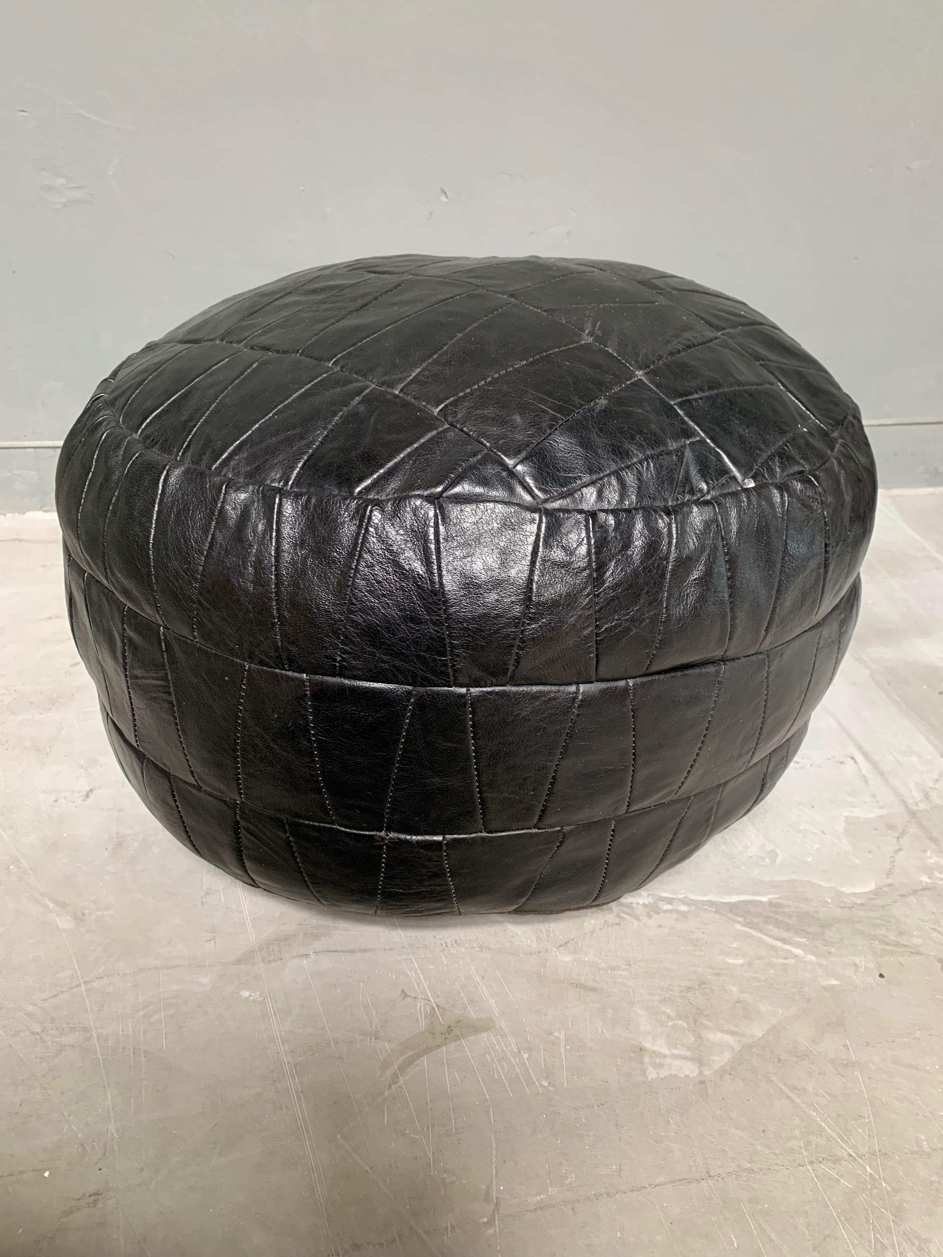 Great patchwork leather pouf by De Sede with black leather strips. Great coloring and patina to leather. Very good condition. Great accent piece.







  