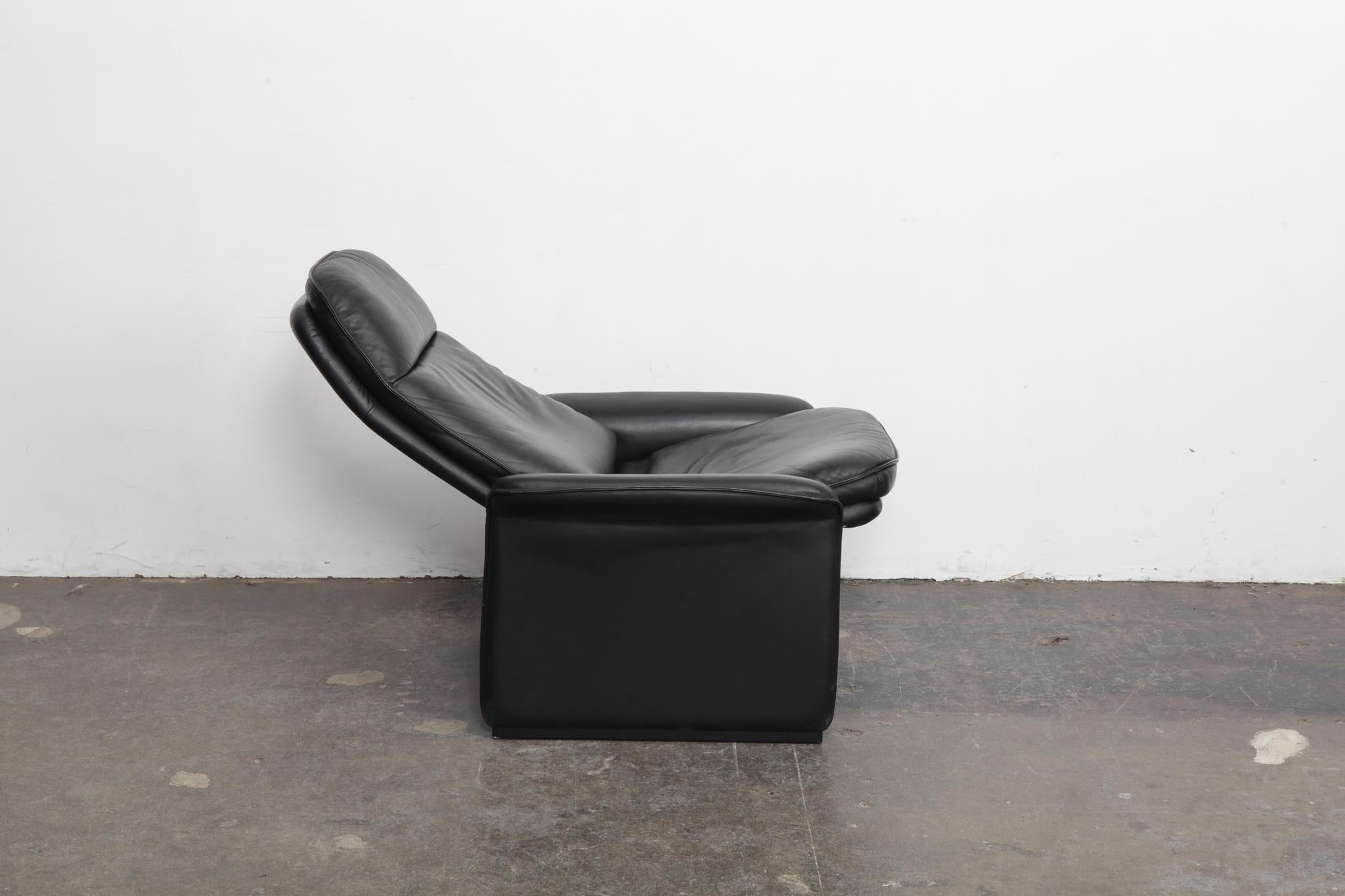 De Sede Black Leather Reclining DS50 Lounge Chair, Switzerland, 1970s In Good Condition In North Hollywood, CA