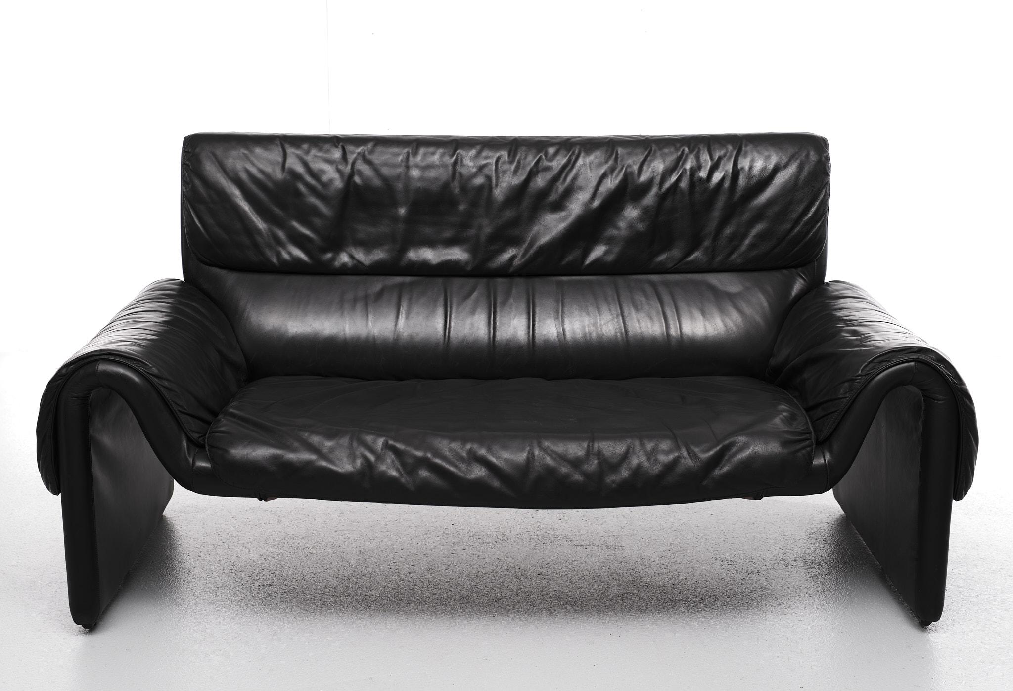 Top Quality sofa from Switzerland. Love the curved shape of this sofa.
Smooth soft Black leather. Wonderful condition.