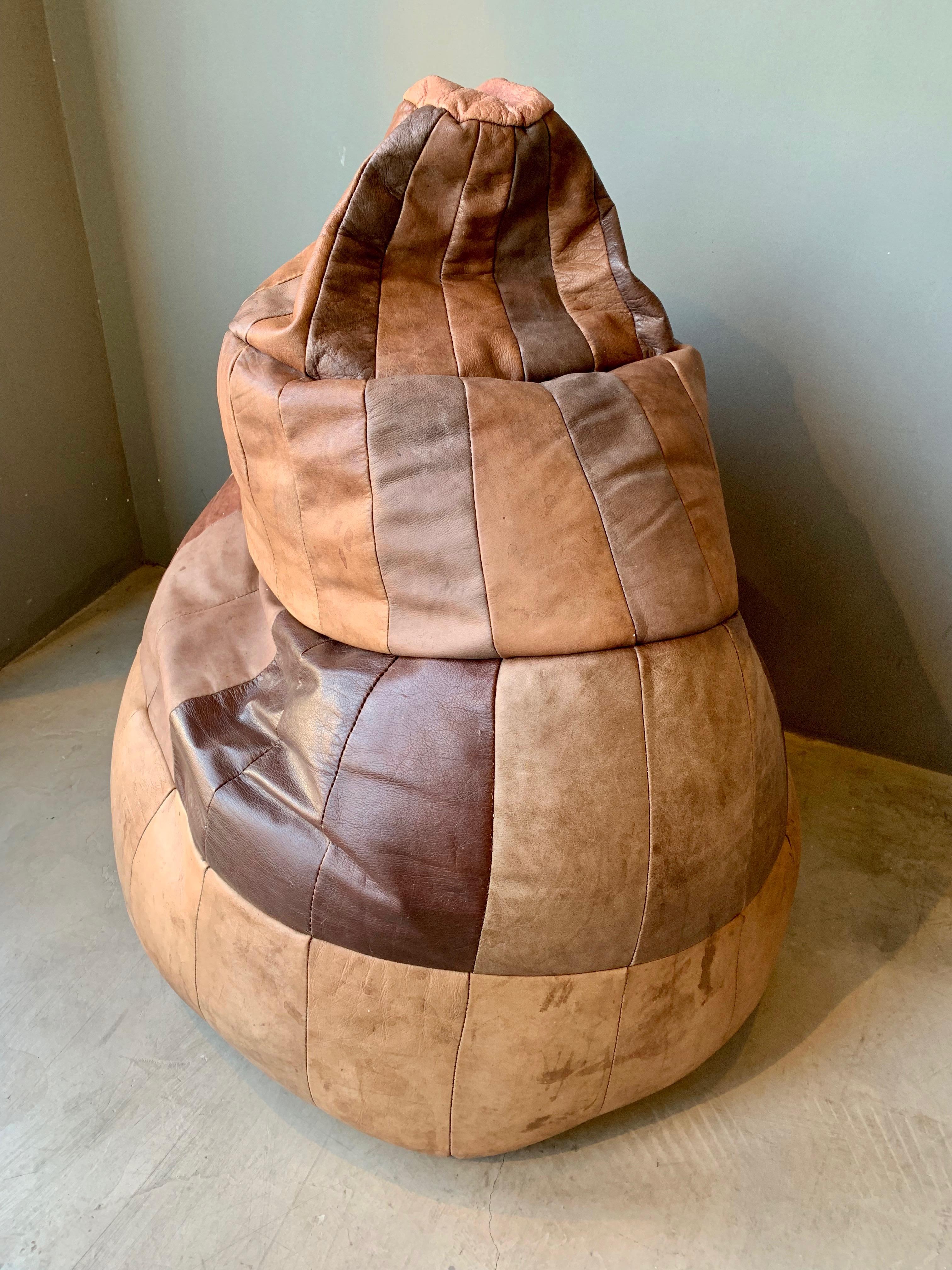 Gorgeous brown patchwork leather bean bag by De Sede of Switzerland. Great varying colors of leather patchwork, great condition and patina. Very seldom available for sale.



 