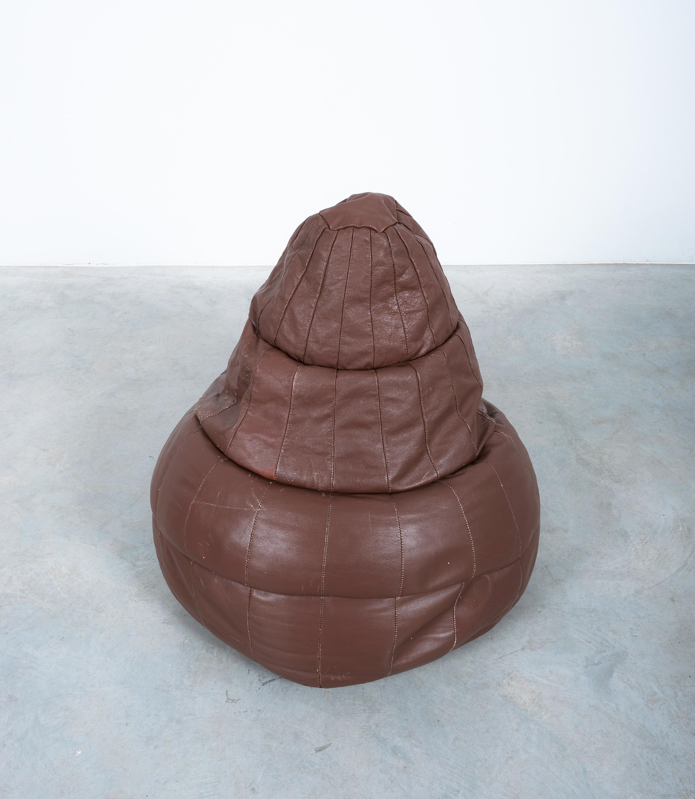 Cuir Sac De Sede en cuir marron patchwork en forme de sapin, Pouf, 1970, Suisse en vente