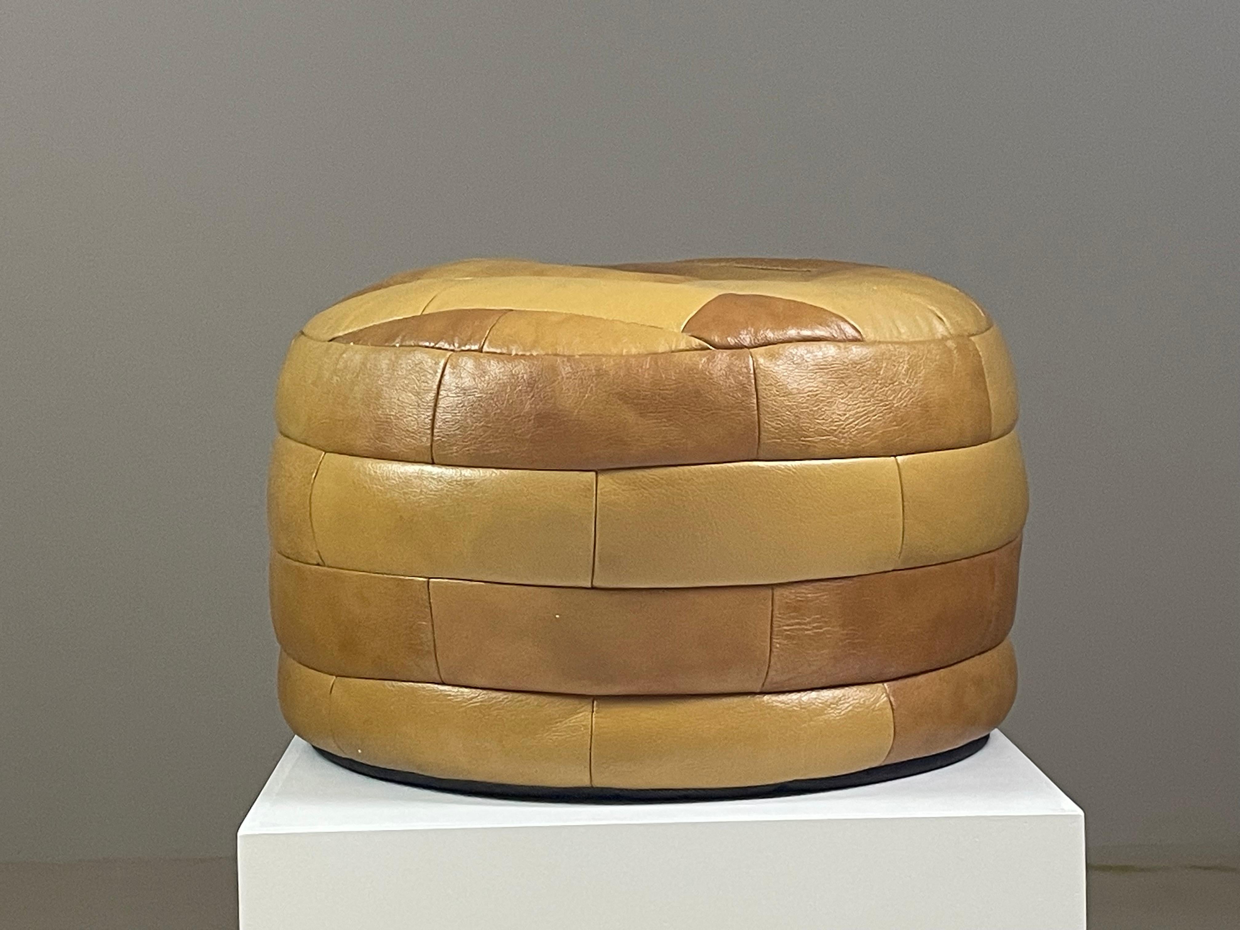Puf de patchwork de cuero marrón De Sede de los años 70, Suiza Suizo en venta