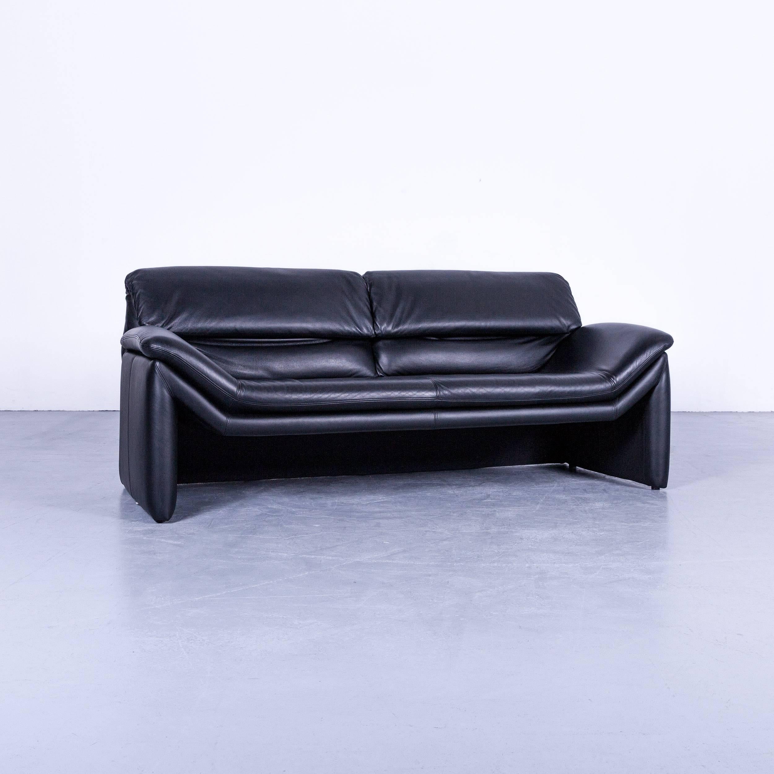 Black colored original De Sede designer leather sofa in a minimalistic and modern design, with convenient functions, made for pure comfort and flexibility.