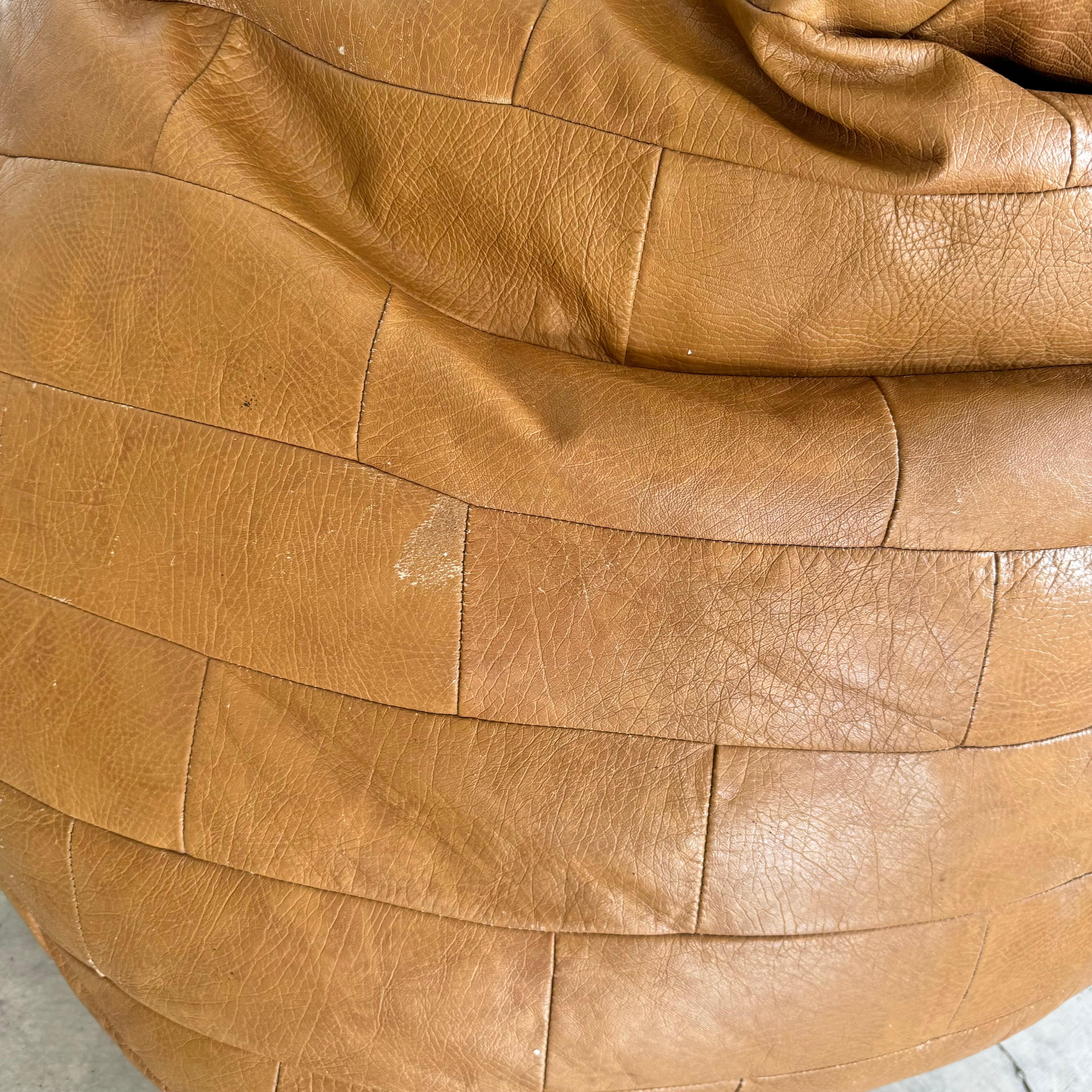 Sac De Sede Caramel Patchwork en cuir, 1970, Suisse en vente 9
