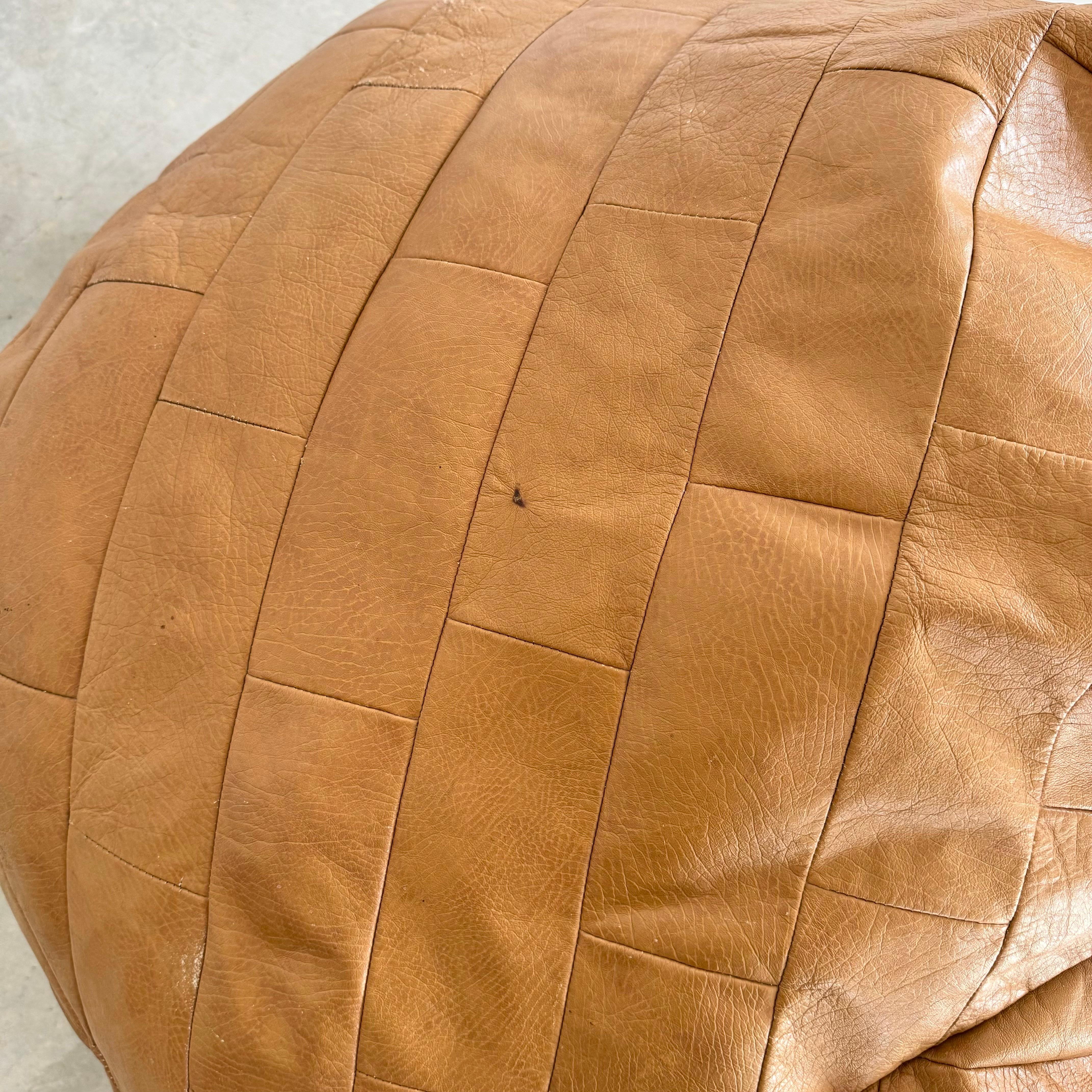 Sac De Sede Caramel Patchwork en cuir, 1970, Suisse en vente 10