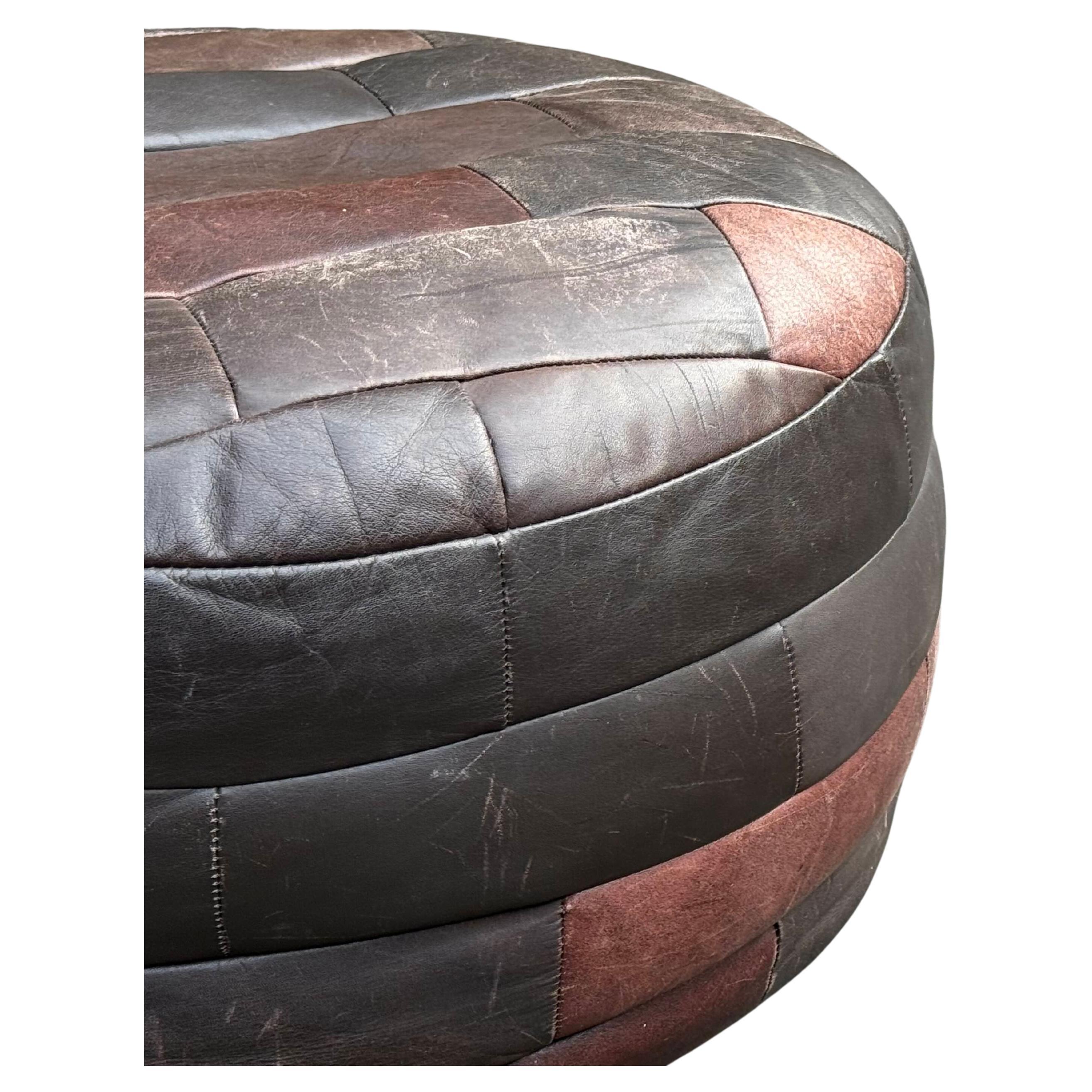 De Sede Puf Otomano Patchwork Chocolate, Circa 1970s Moderno de mediados de siglo en venta