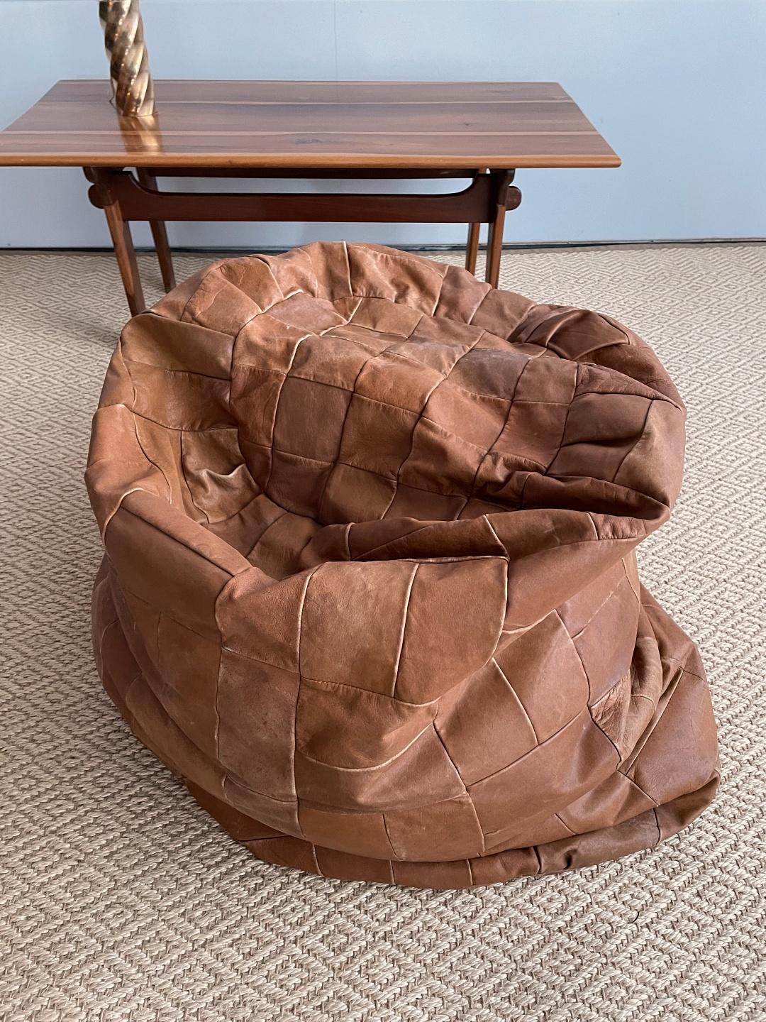 Unique and decorative handmade De Sede soft leather bean bag. The bean bag is in very good condition with lovely patina, high seating comfort.

Detailed condition: Very good, this vintage item has no defects, but it may show slight traces of use.