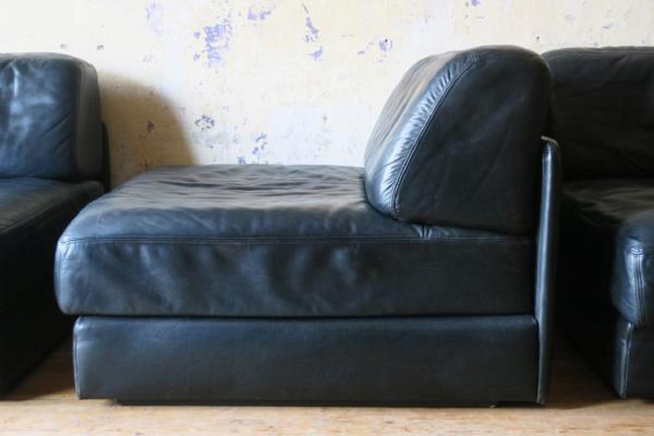 De Sede D76 set of three large midcentury D76 modular seating units in black leather, dating from circa 1970.
Each unit can be opened up to covert to a bed or daybed.