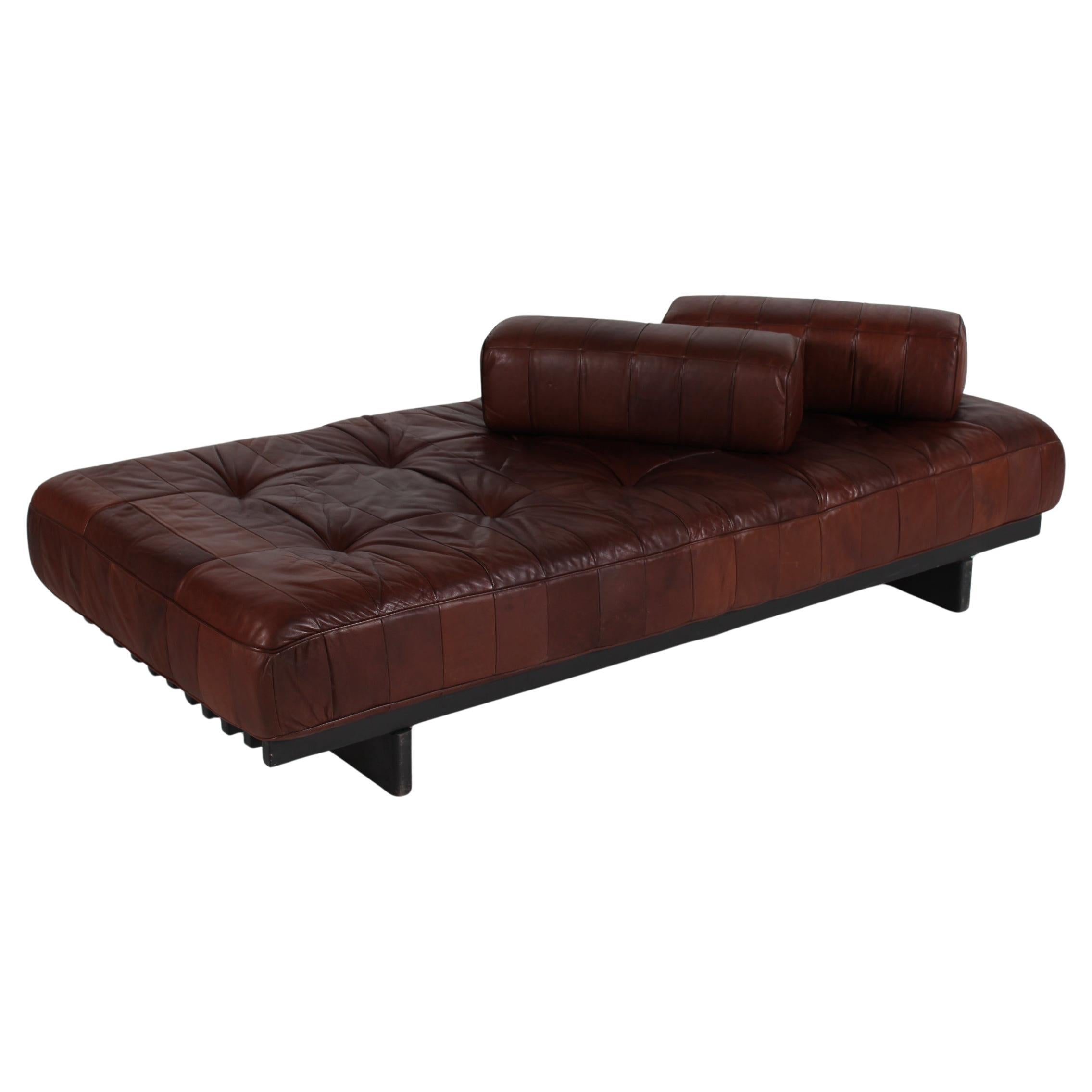 De Sede Daybed DS 80 Patchwork Nut Brown Aniline Leather Wood Frame 1969 im Angebot