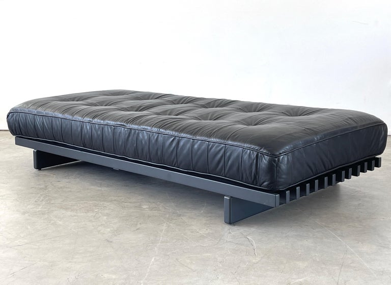 Wonderful De Sede daybed DS 80 in black leather
Signature patchwork leather has wonderful patina and sits on a black slatted wood frame.