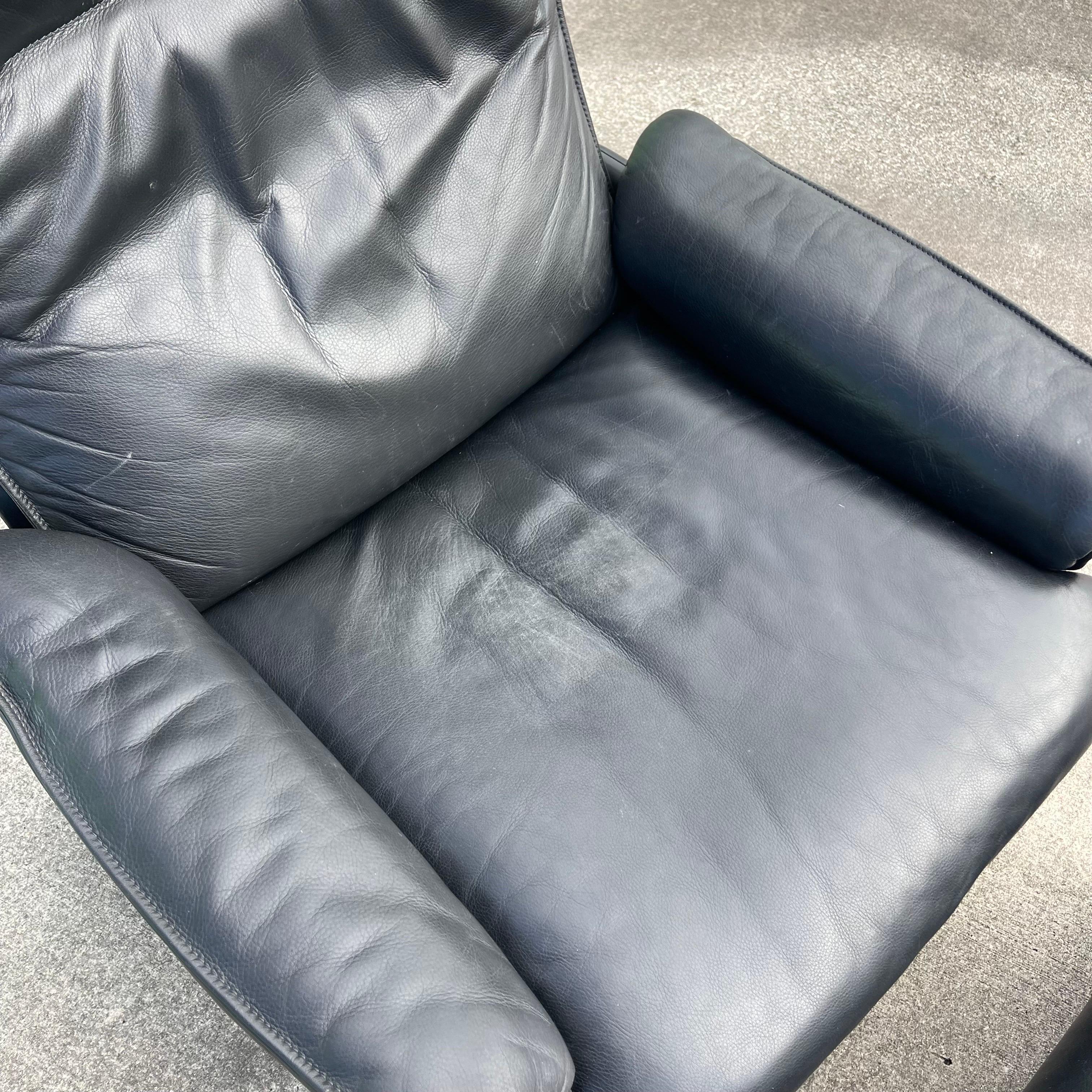 De Sede DE-50 Black Leather Lounge Chair & Ottoman Switzerland 1970s For Sale 6