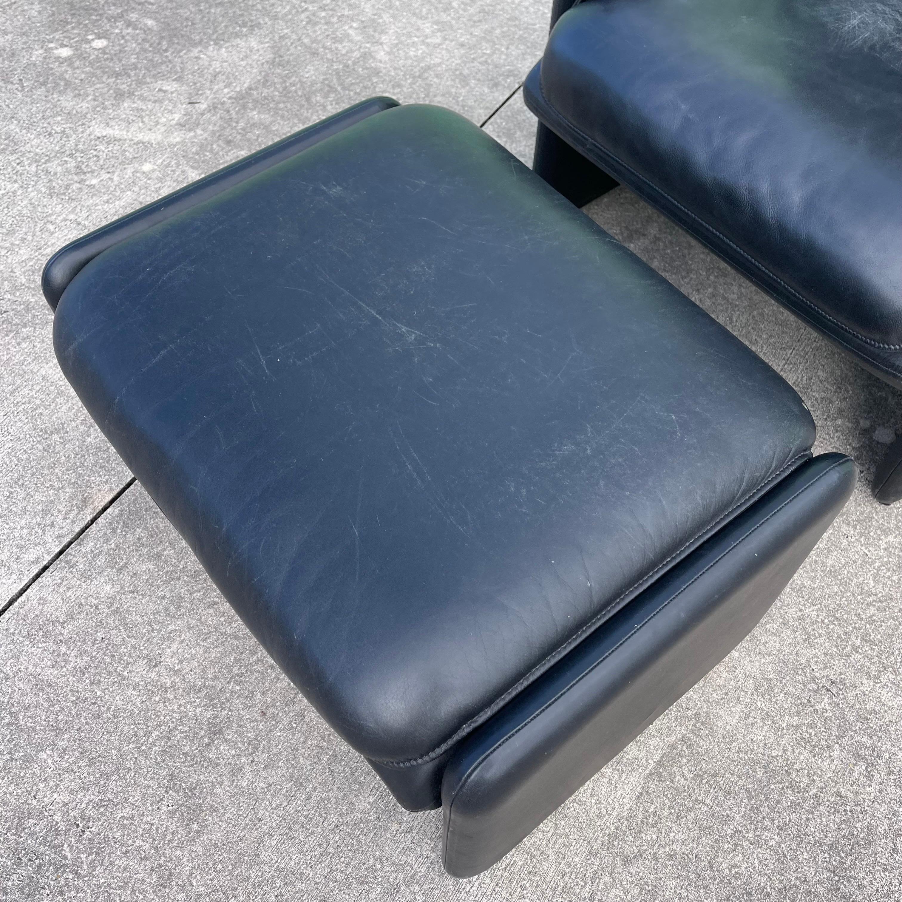 De Sede DE-50 Black Leather Lounge Chair & Ottoman Switzerland 1970s For Sale 9