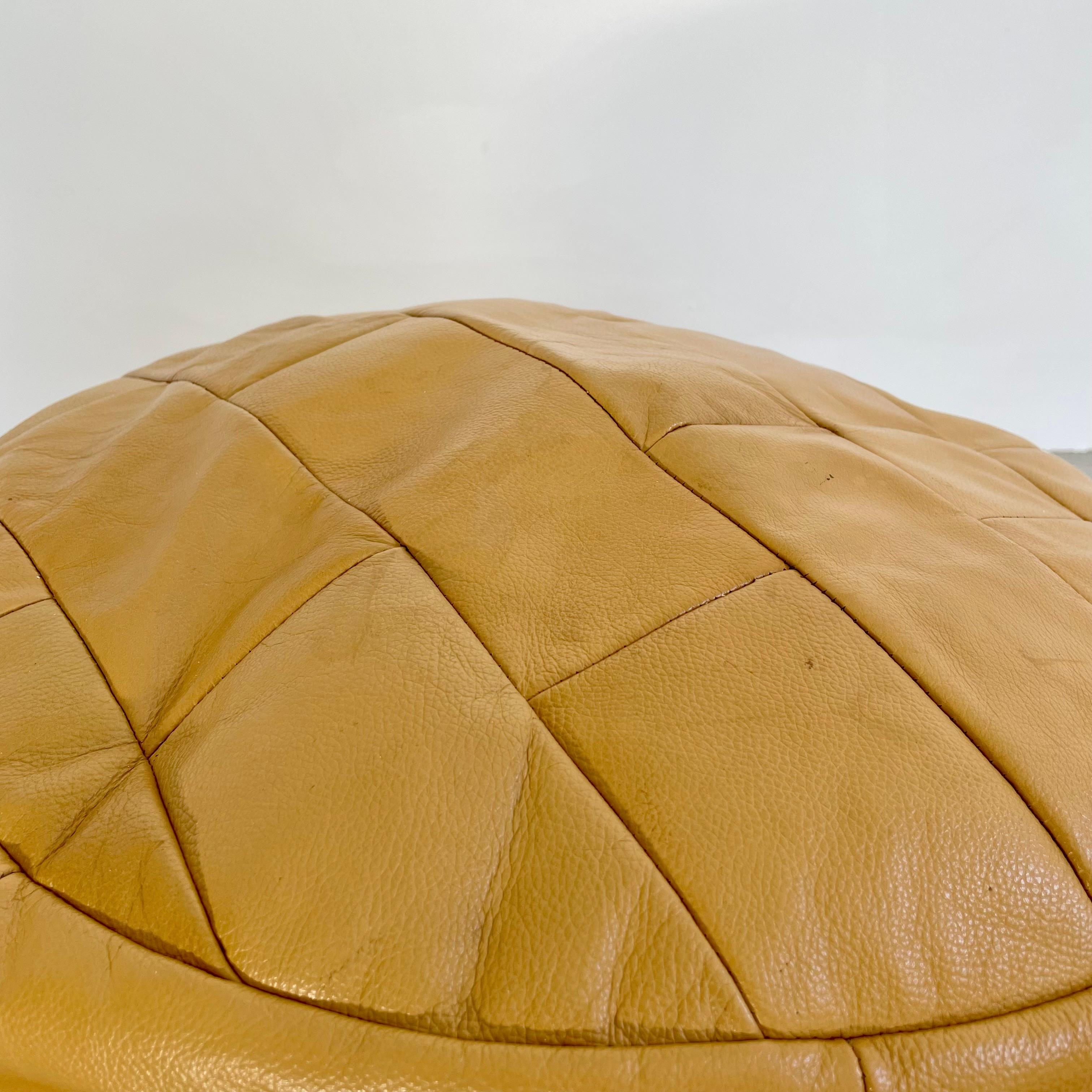 Cuir Pouf patchwork en cuir brun foncé De Sede, Suisse, années 1970 en vente