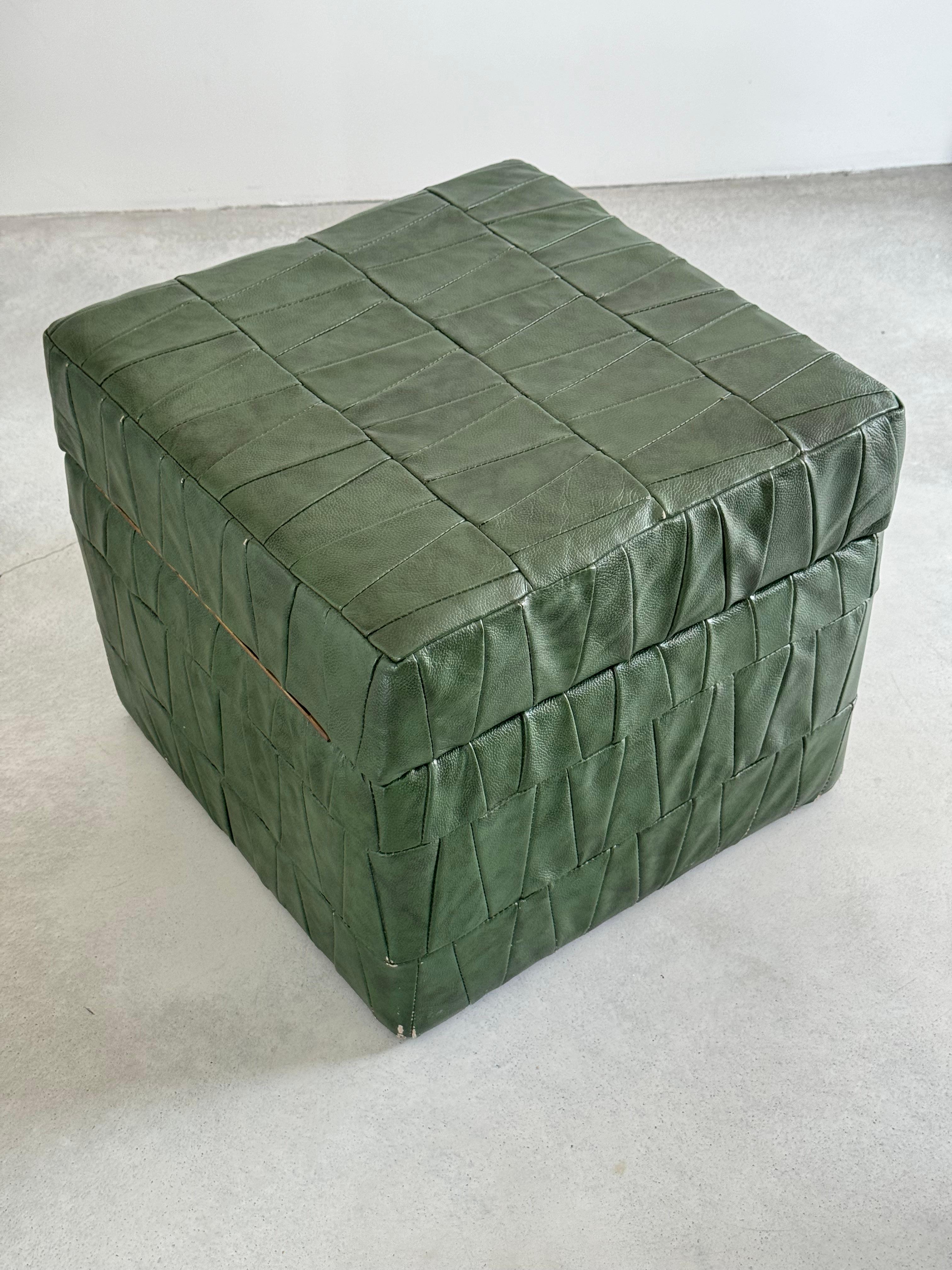 De Sede Design Dark Green Leather Patchwork Storage Ottoman, Switzerland 1970s For Sale 6