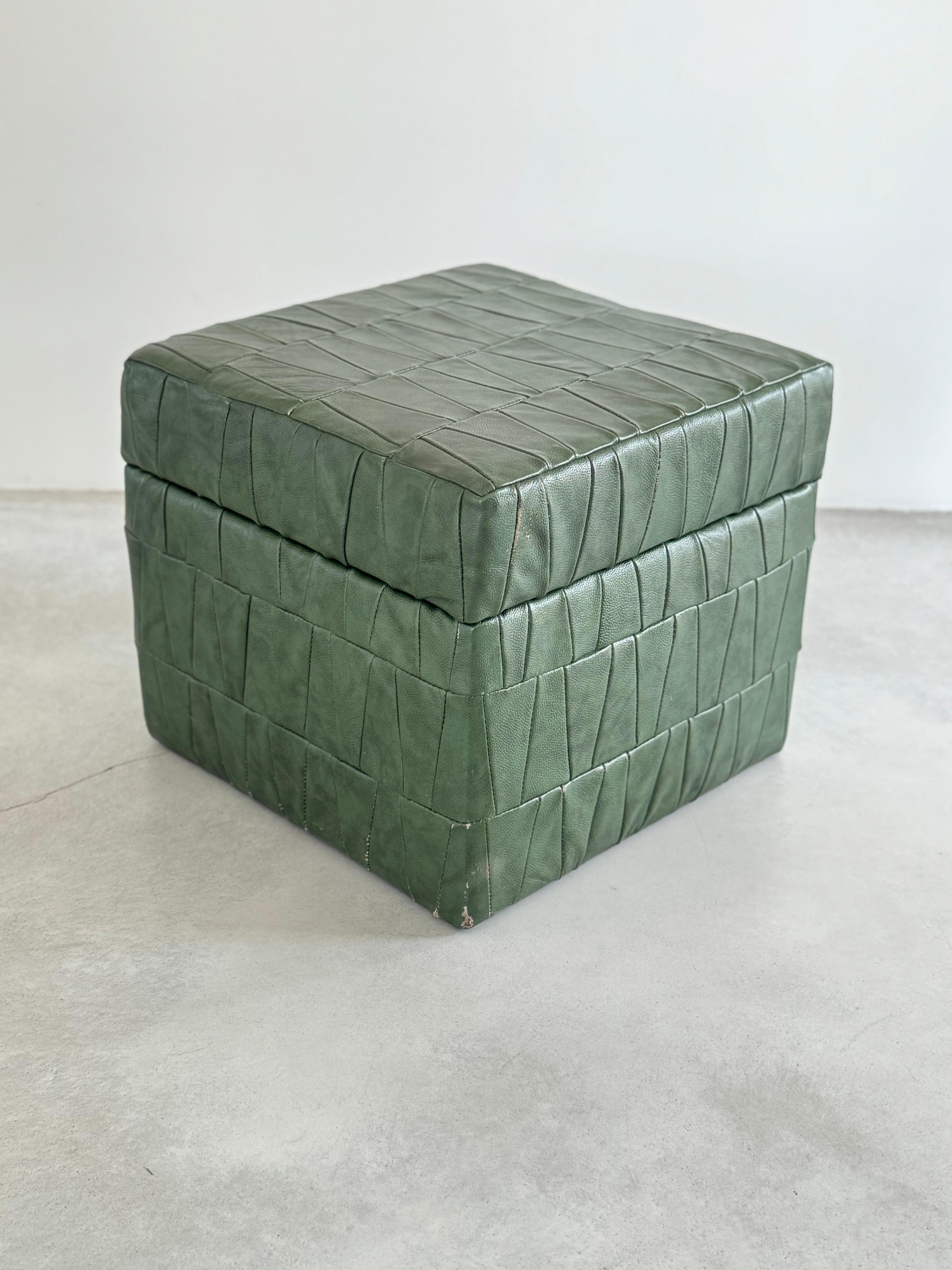 De Sede Design Dark Green Leather Patchwork Storage Ottoman, Switzerland 1970s For Sale 7