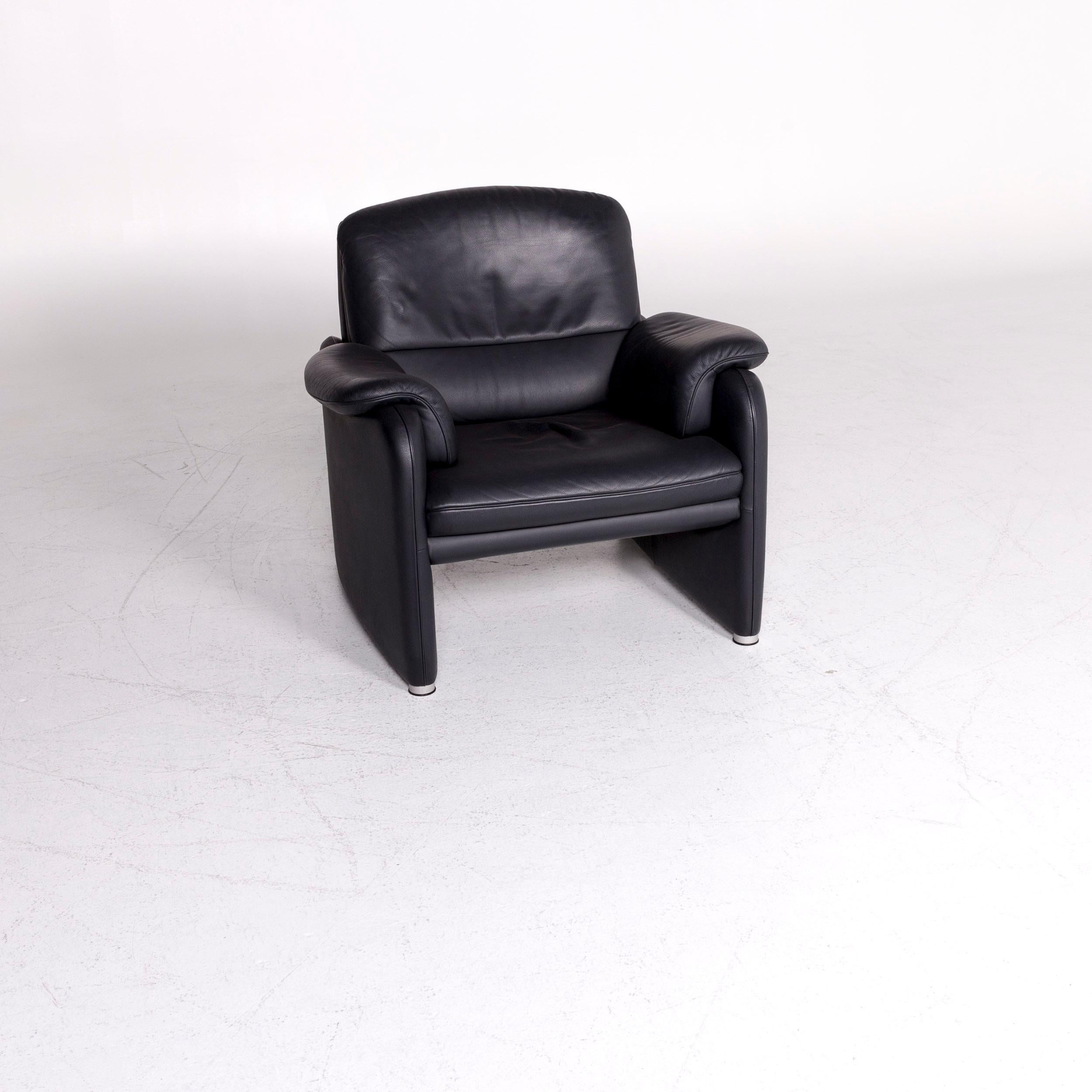 We bring to you a De Sede designer leather armchair black armchair.

Product measurements in centimeters:

Depth 91
Width 94
Height 85
Seat-height 43
Rest-height 62
Seat-depth 50
Seat-width 43
Back-height 46.
    