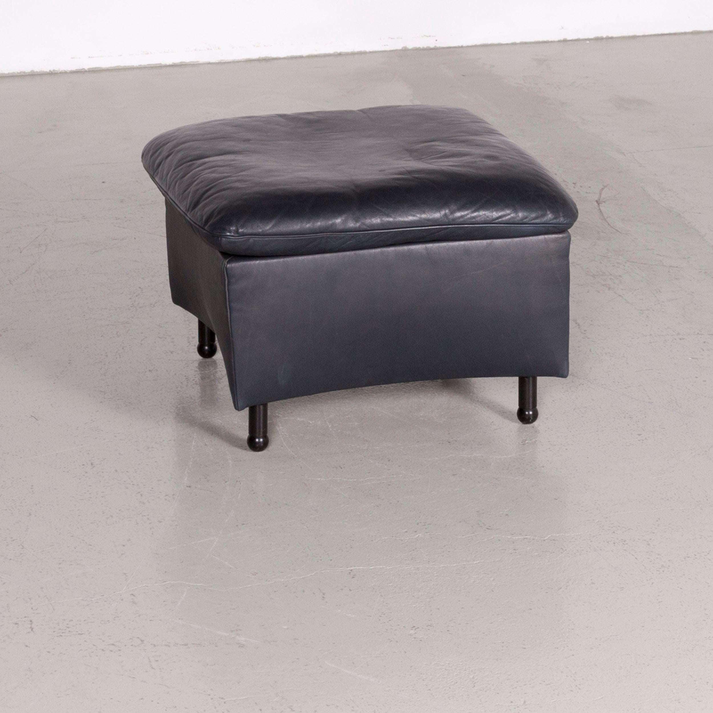We bring to you a De Sede designer leather stool blue genuine leather.

Product measurements in centimeters:

Depth 60
Width 60
Height 40.





            