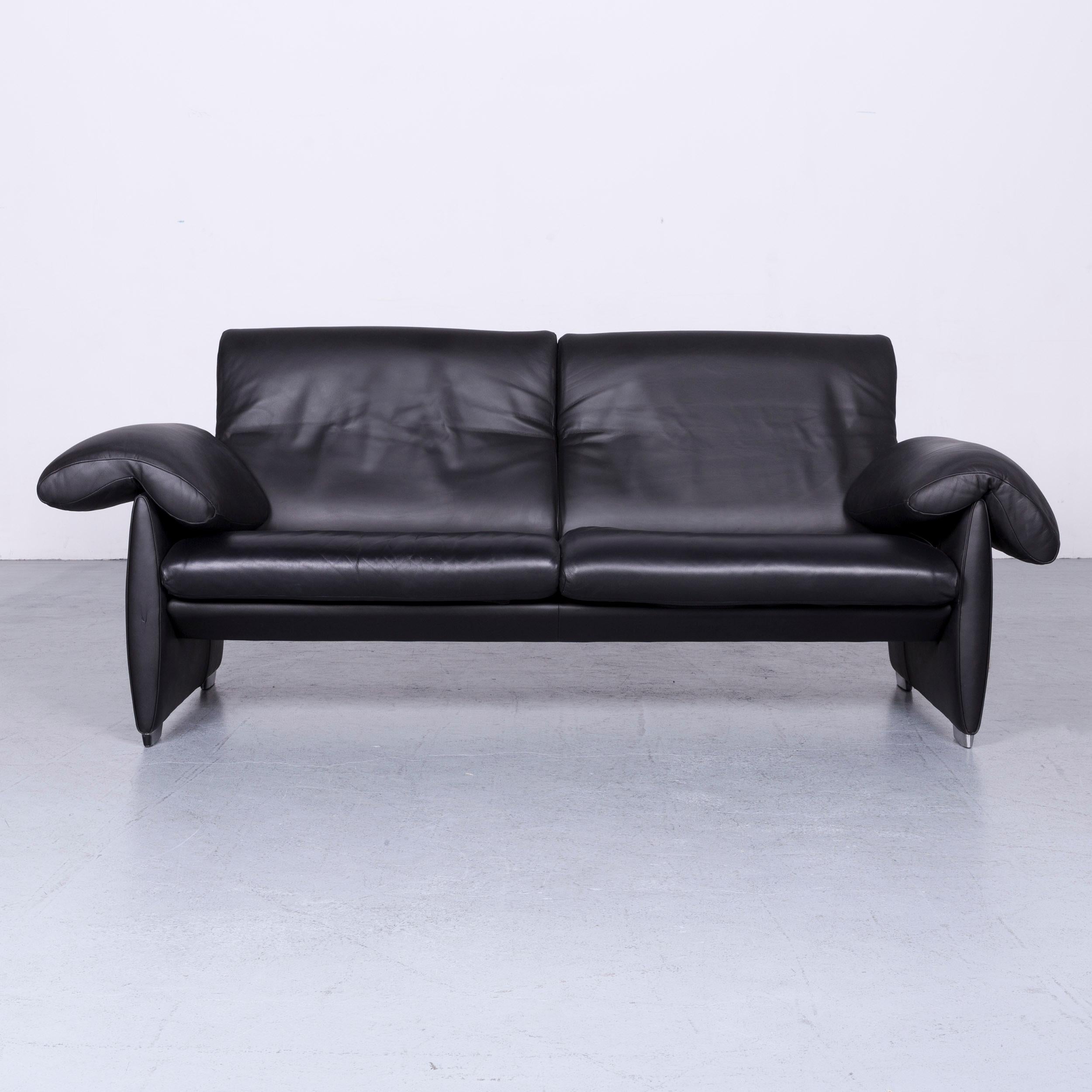 We bring to you an De Sede DS 10 designer sofa black leather three-seat couch.