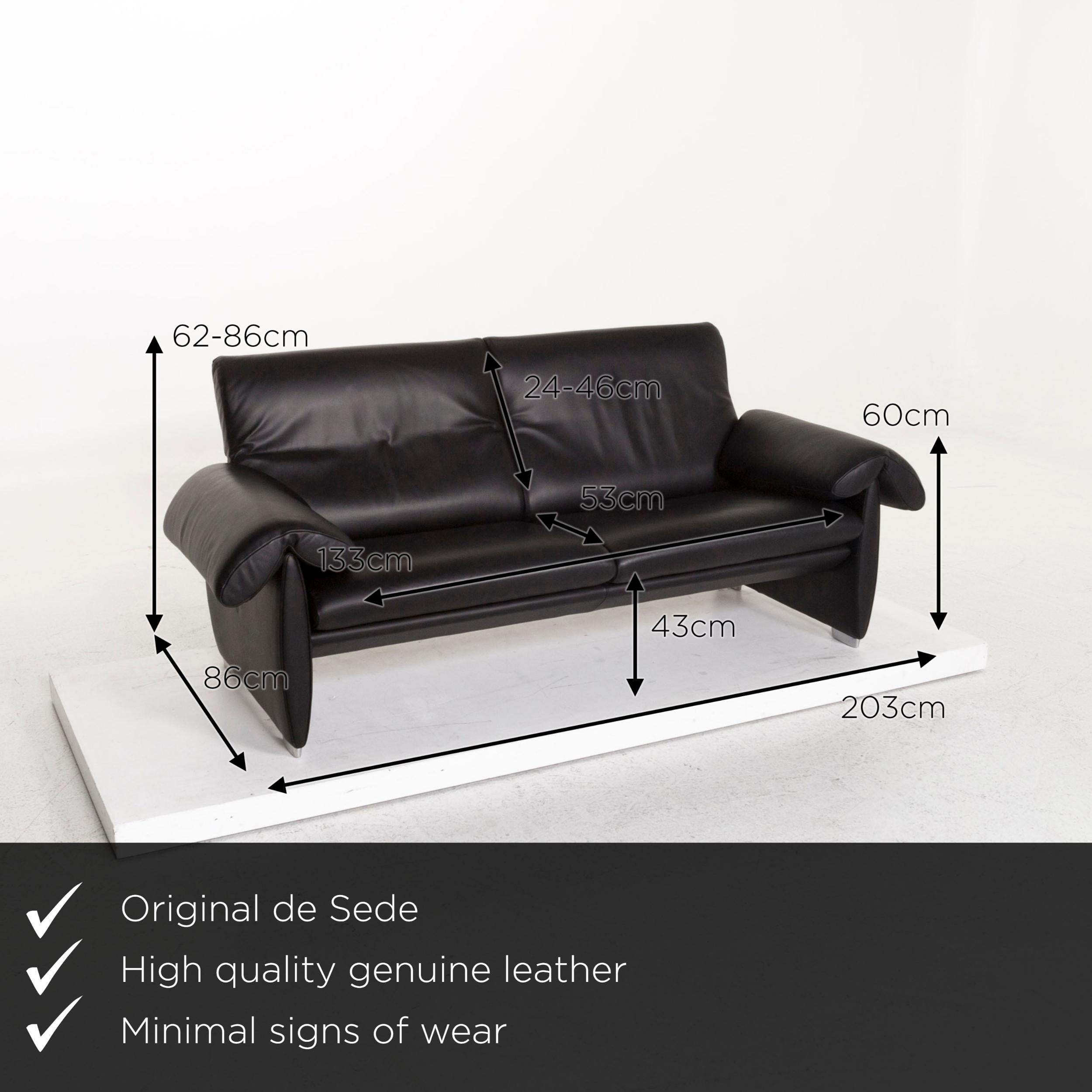 We present to you a de Sede DS 10 leather sofa black two-seat couch.
 

 Product measurements in centimeters:
 

Depth 86
Width 203
Height 86
Seat height 43
Rest height 60
Seat depth 53
Seat width 133
Back height 46.

 