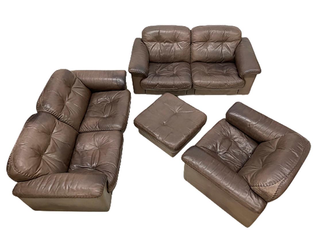 De Sede DS-101 brown leather set of 2 sofas, lounge chair and an ottoman

A beauty this De Sede DS- 101 set, Swiss made 2 pieces 2 seater sofas, lounge chair and an ottoman.
Great comfort with an extendable seat for much more lounge comfort and
