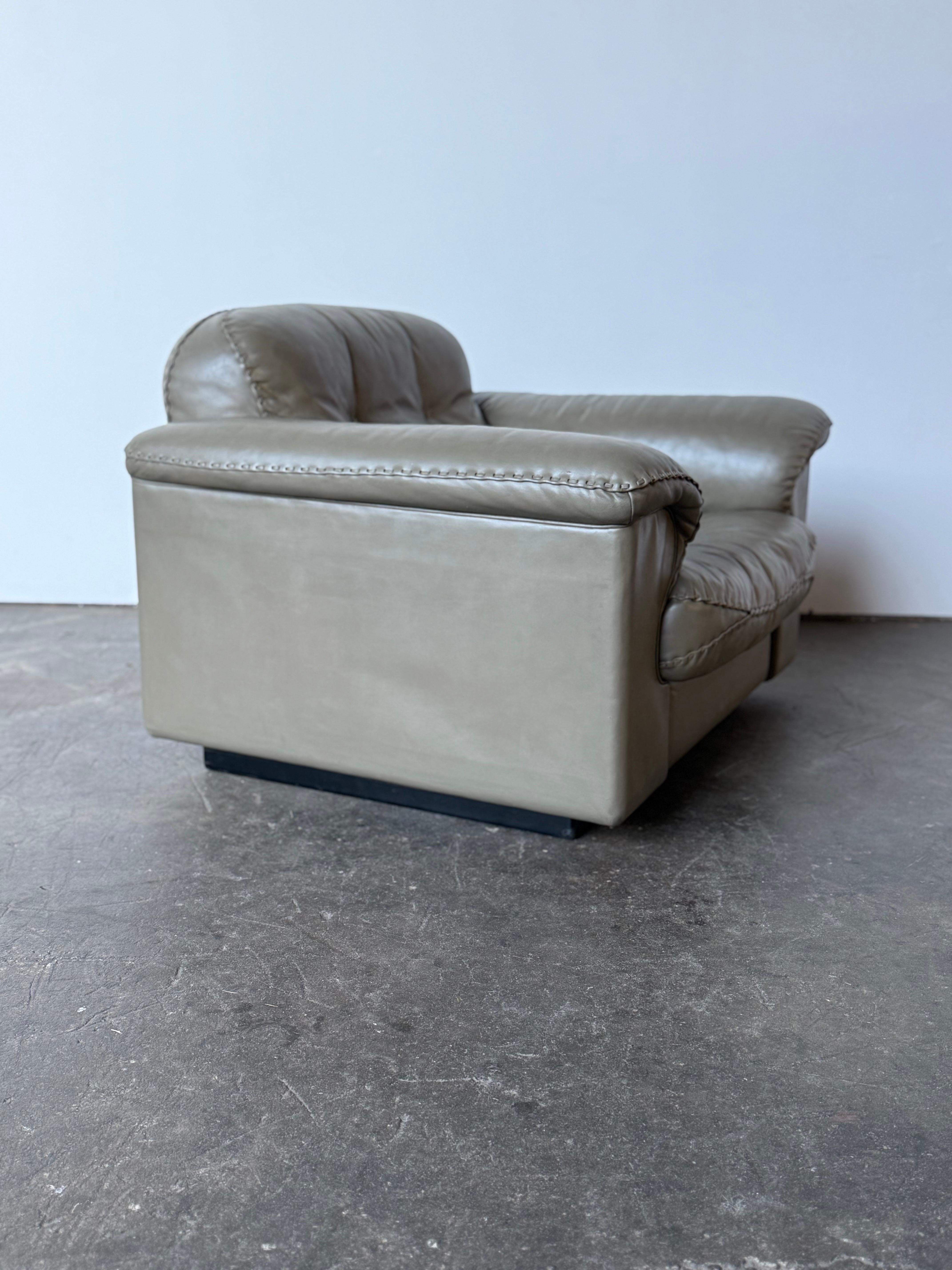 De Sede DS-101 Ledersessel mit Ottomane im Angebot 13