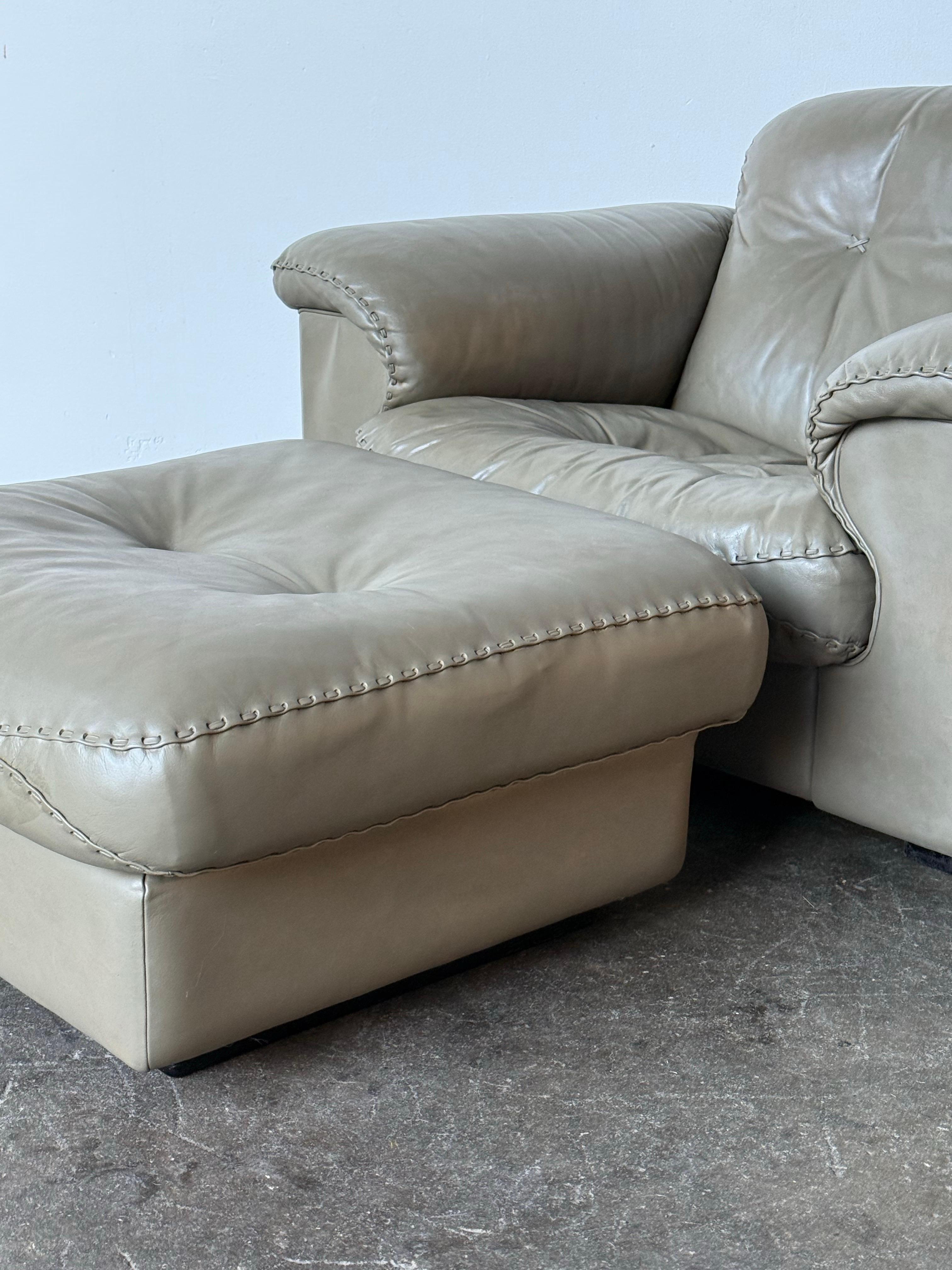 De Sede DS-101 Ledersessel mit Ottomane im Angebot 2