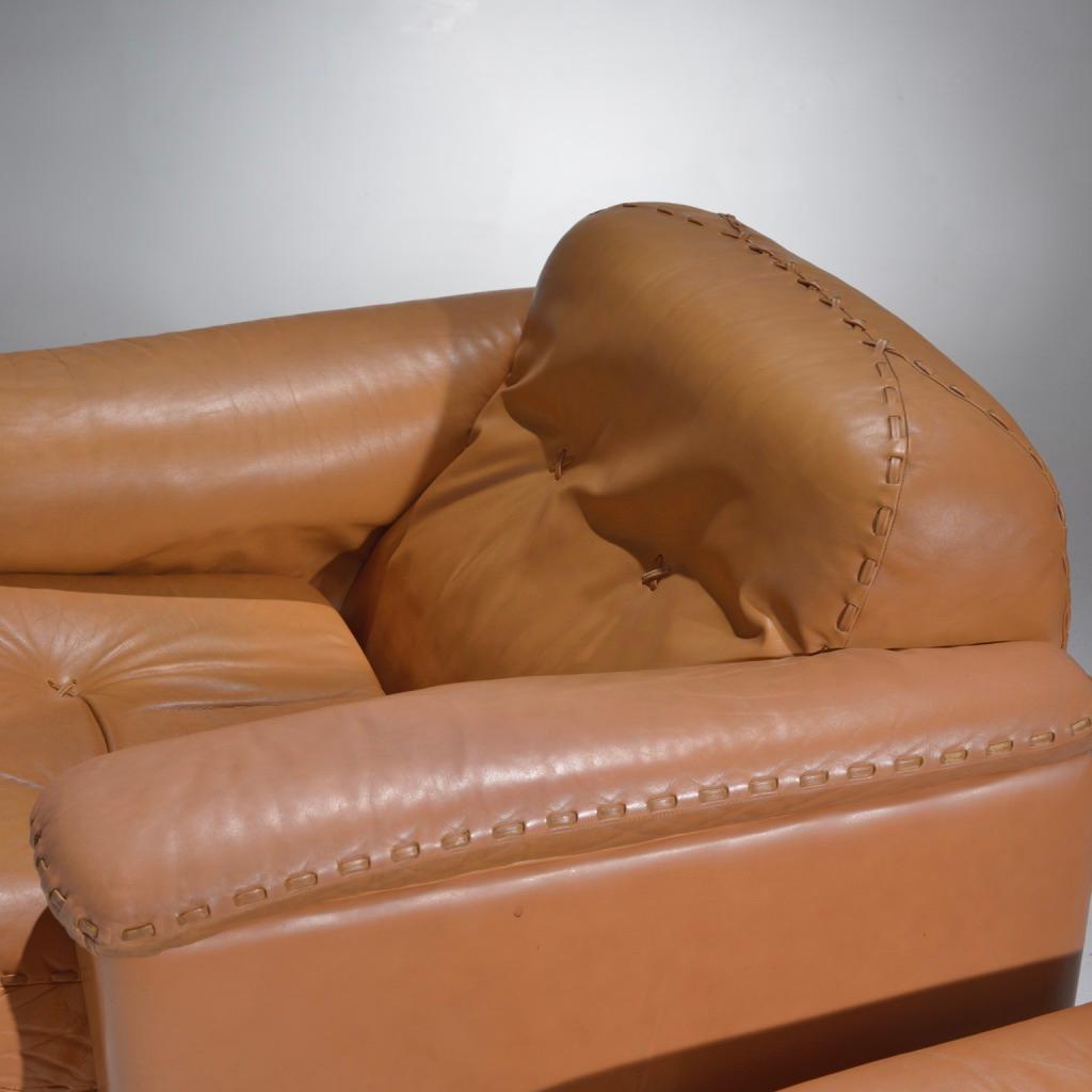 Milieu du XXe siècle De Sede fauteuil de salon et ottoman en cuir DS-101, années 1960 en vente