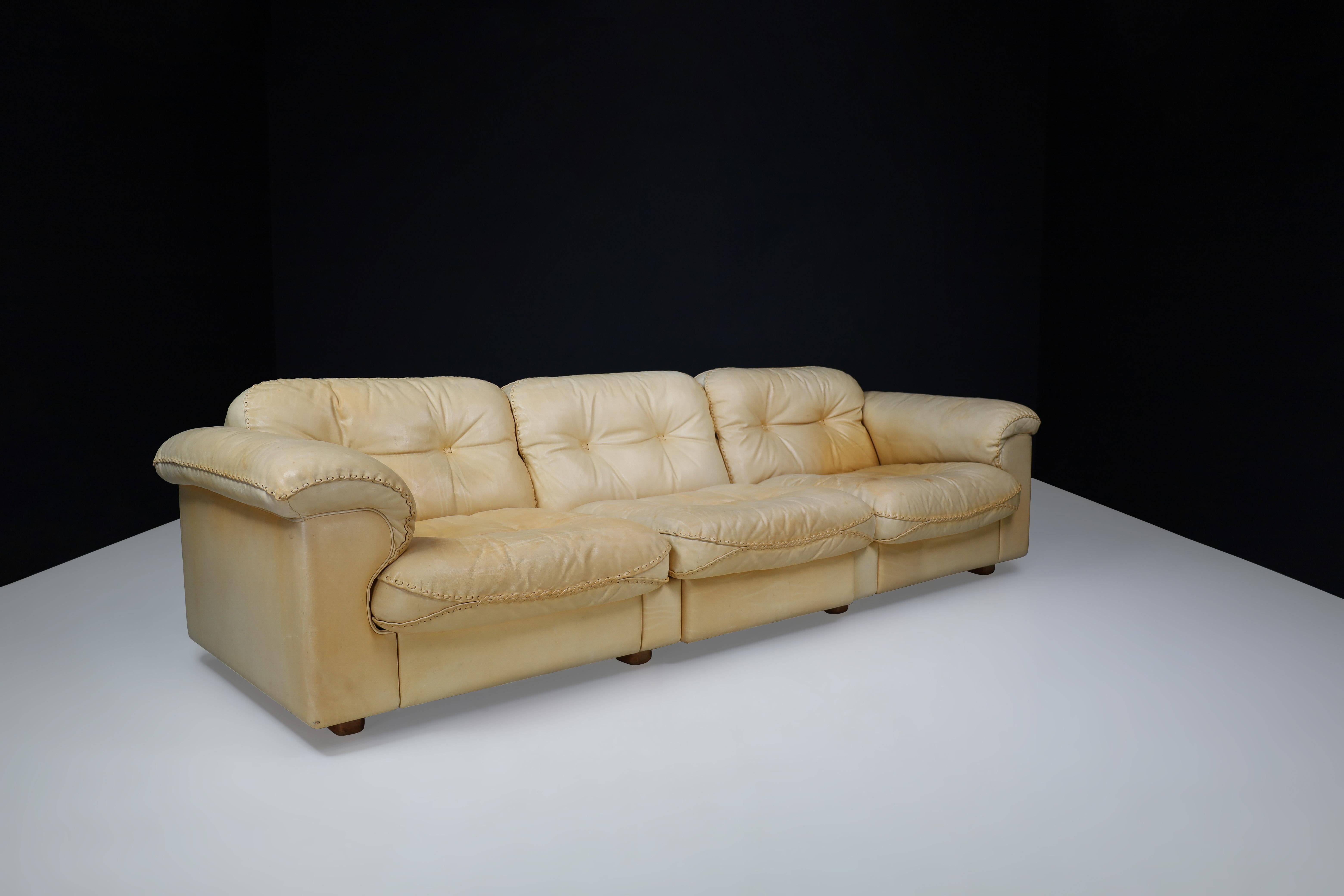 Swiss De Sede DS-101 Leather Three-Seater Sofa, Switzerland, 1960s For Sale