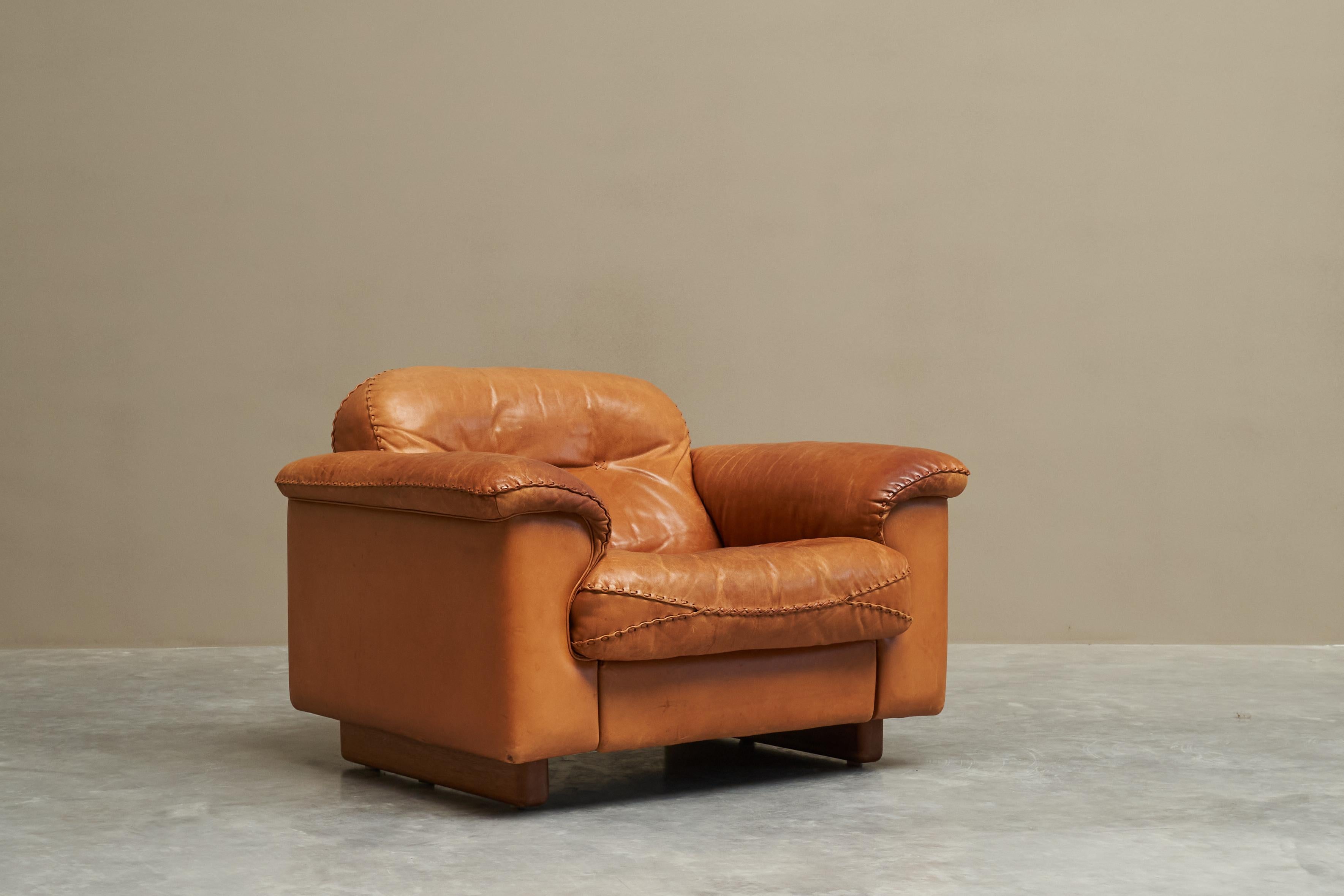 De Sede DS-101 Lounge Chair in Patinated Cognac Leather 1970s

Directly from the first owner, this is an early 1970s De Sede DS-101 lounge chair in wonderfully patinated cognac leather.

The design is voluptuous and impressive - quintessentially