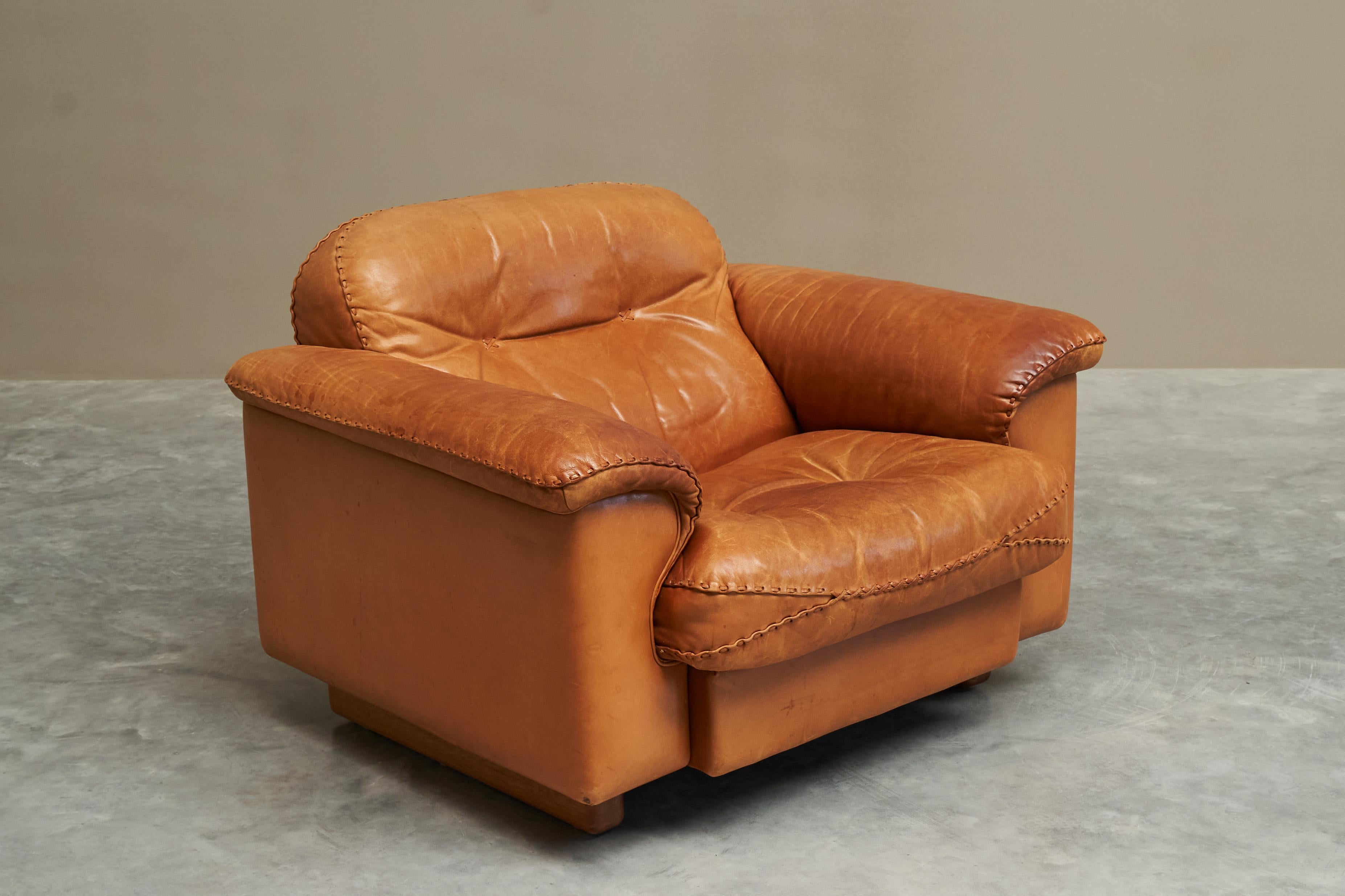 Hand-Crafted De Sede DS-101 Lounge Chair in Patinated Cognac Leather 1970s For Sale