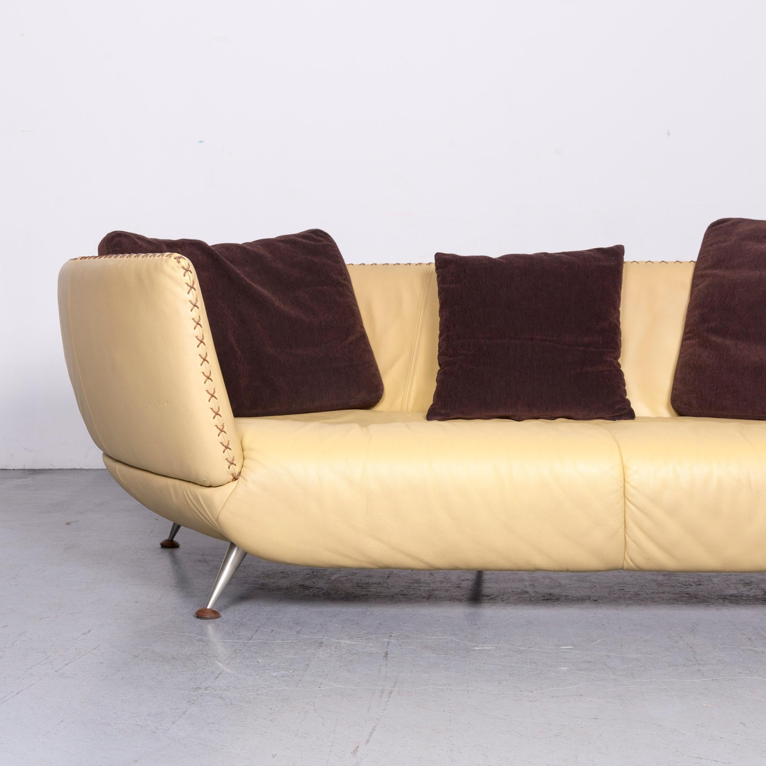 De Sede Ds 102 Designer Leather Sofa Beige Three-Seat Couch with Footstool In Good Condition For Sale In Cologne, DE