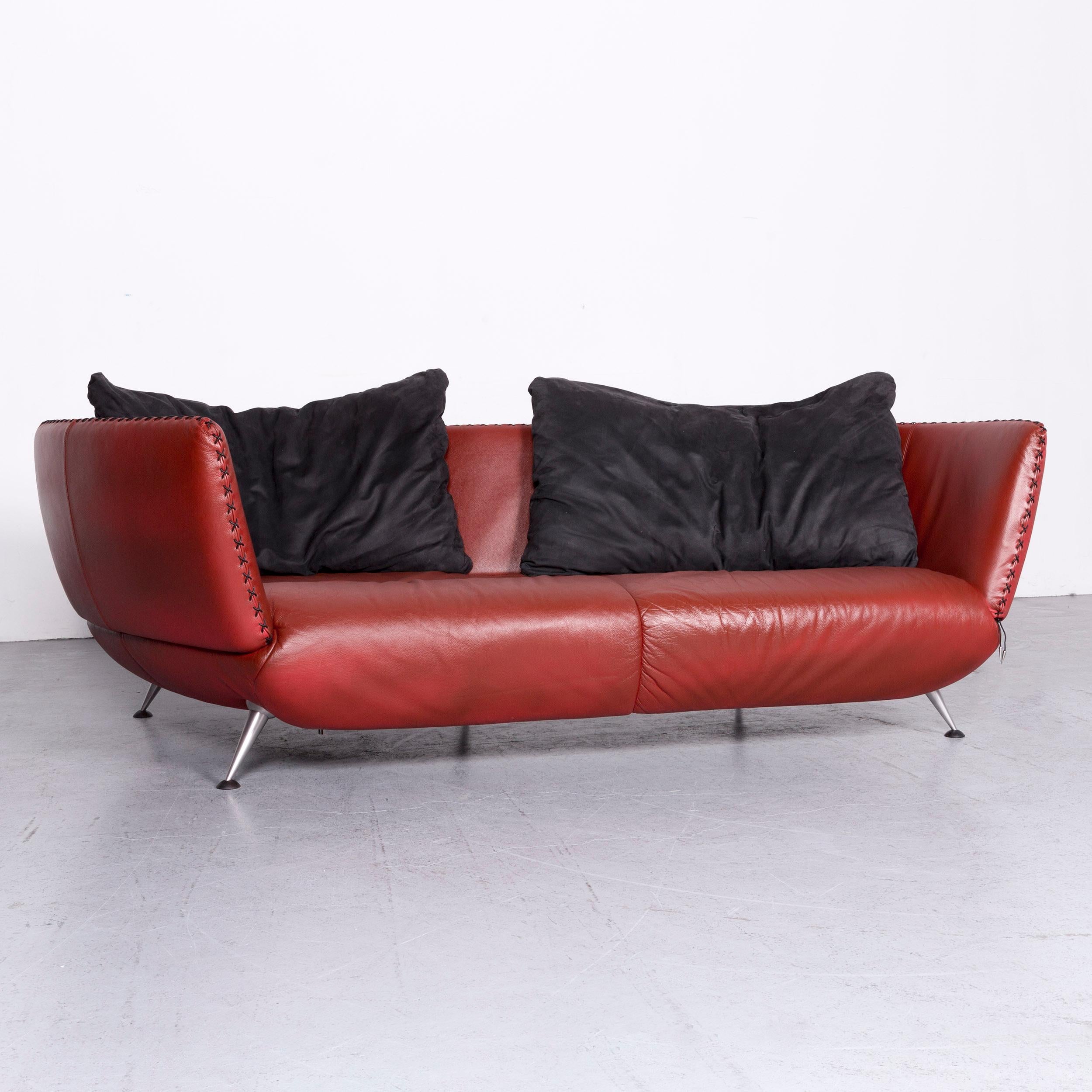 We bring to you a De Sede Ds 102 designer leather sofa red two-seat couch.









