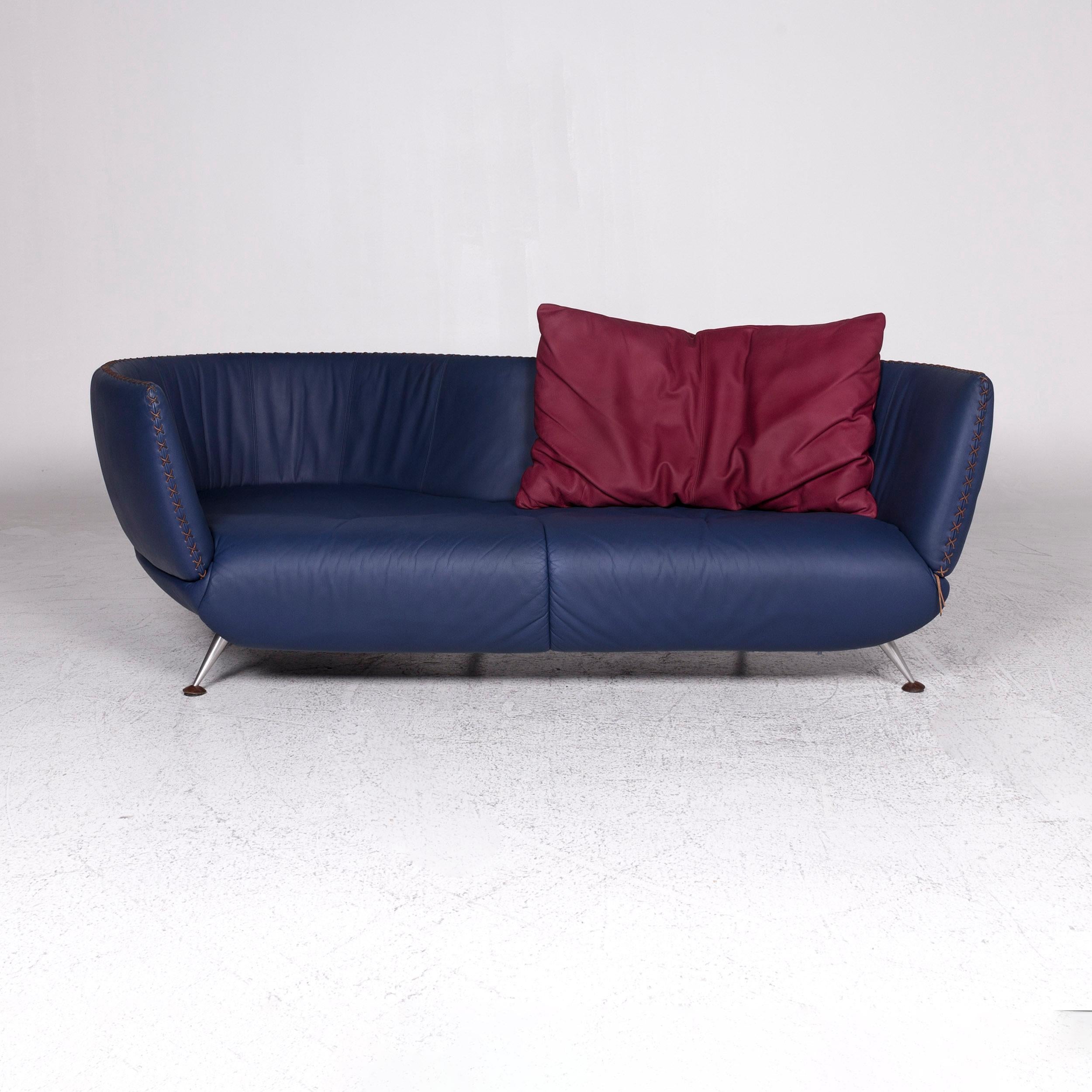 We bring to you a De Sede DS 102 leather sofa blue three-seat couch.
 
 Product measurements in centimeters:
 
 depth 94
 width 226
 height 75
 seat-height 40
 rest-height 75
 seat-depth 75
 seat-width 173
 back-height 37.

   