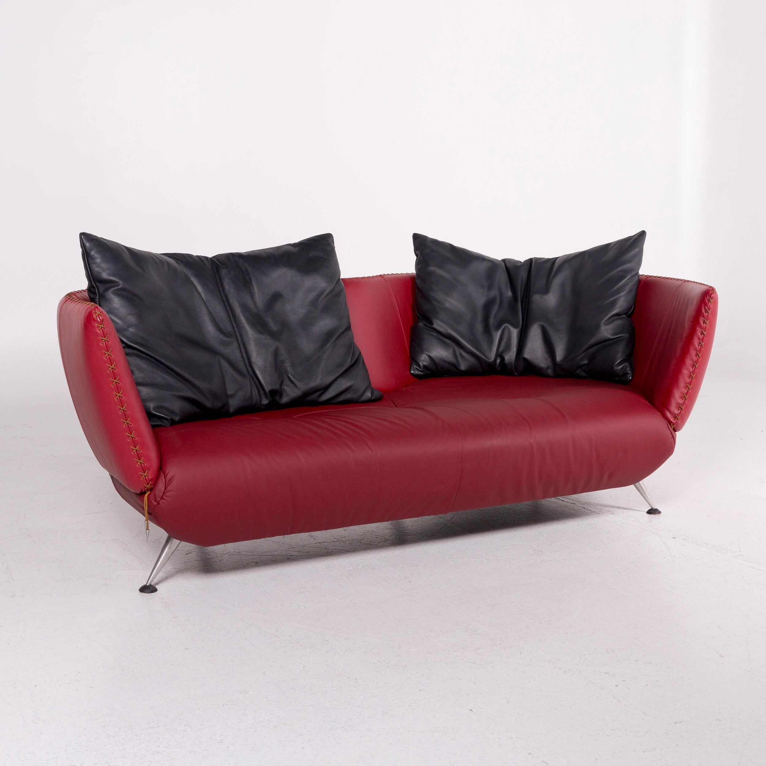 We bring to you a De Sede DS 102 leather sofa red wine red three-seat couch.
  

 Product measurements in centimeters:
 

Depth 135
Width 230
Height 77
Seat-height 41
Rest-height 58
Seat-depth 155
Seat-width 165
Back-height 43.
        